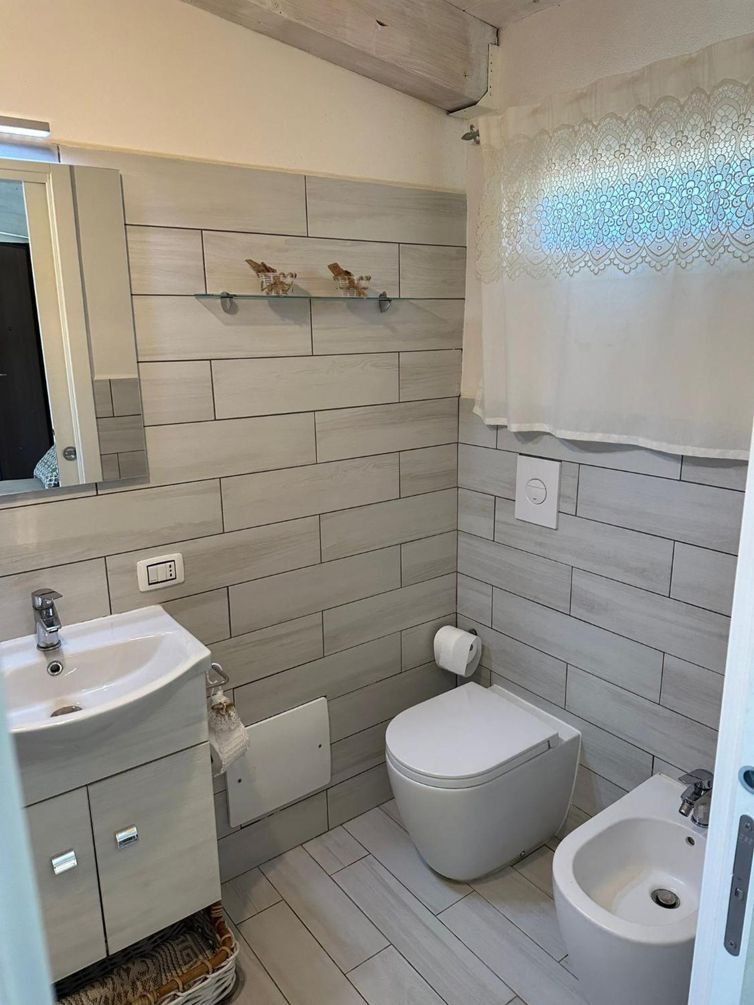 One-Bedroom Apartment - Photo 15