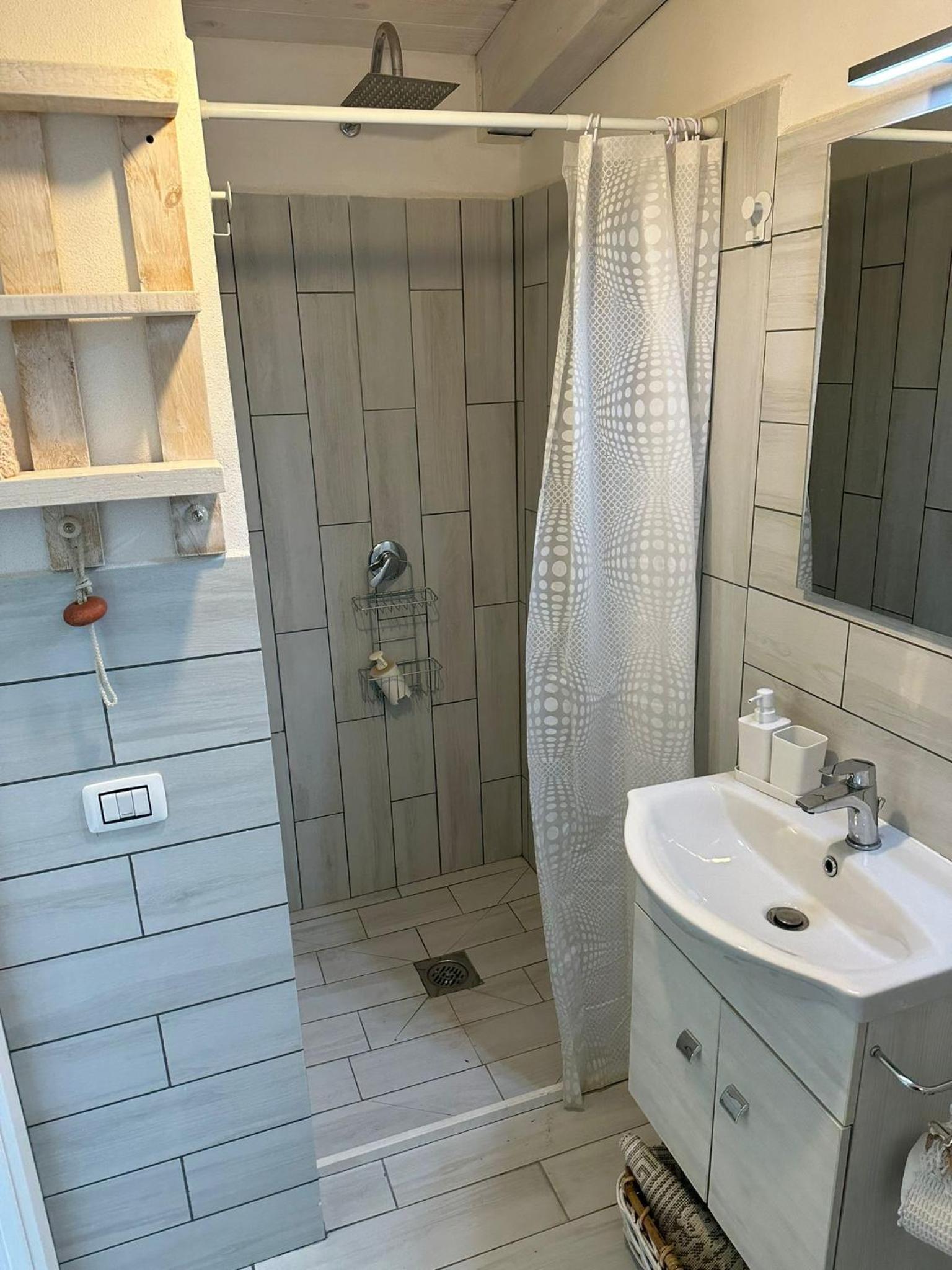 One-Bedroom Apartment - Photo 10