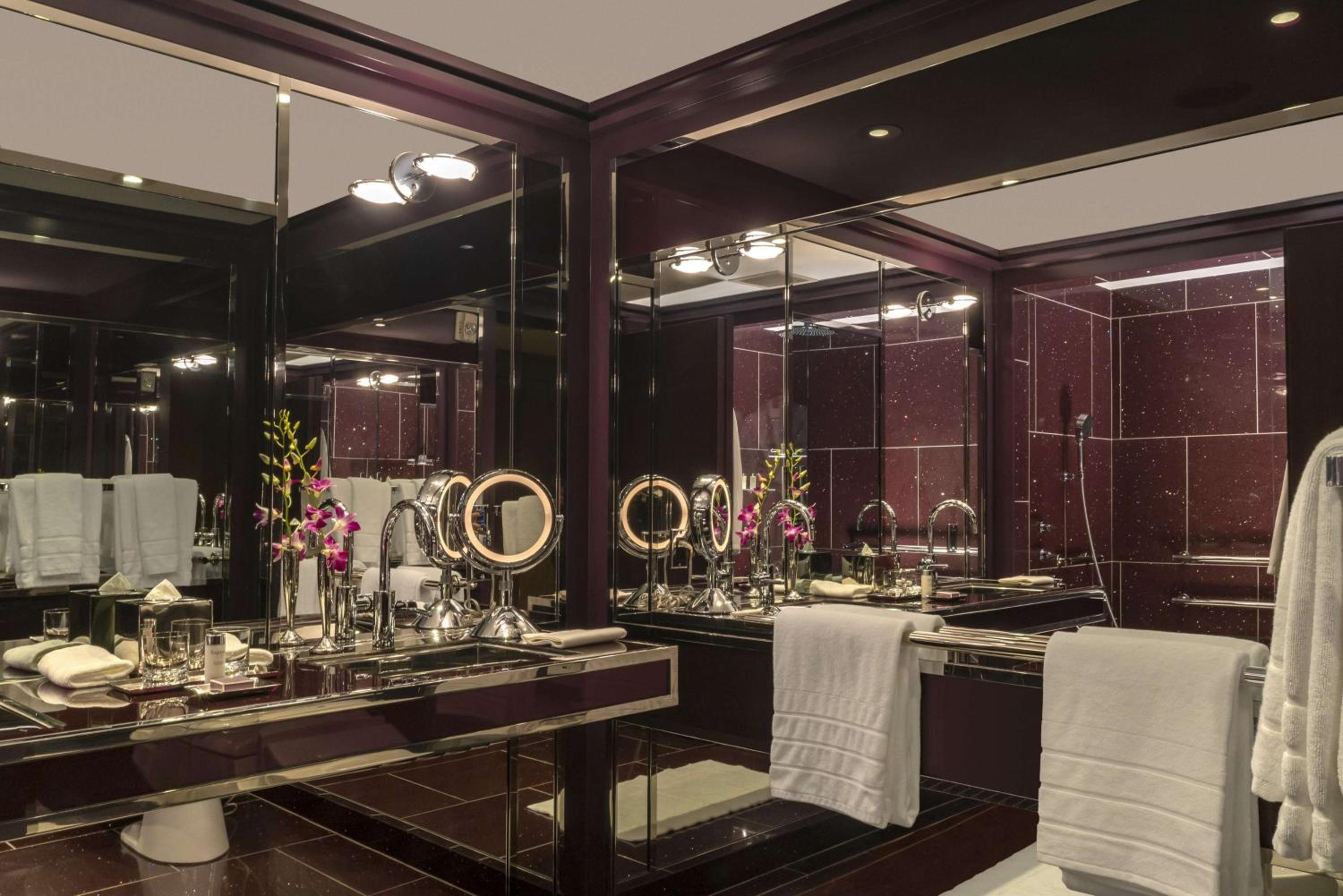 One King Deluxe room, 44th Street View