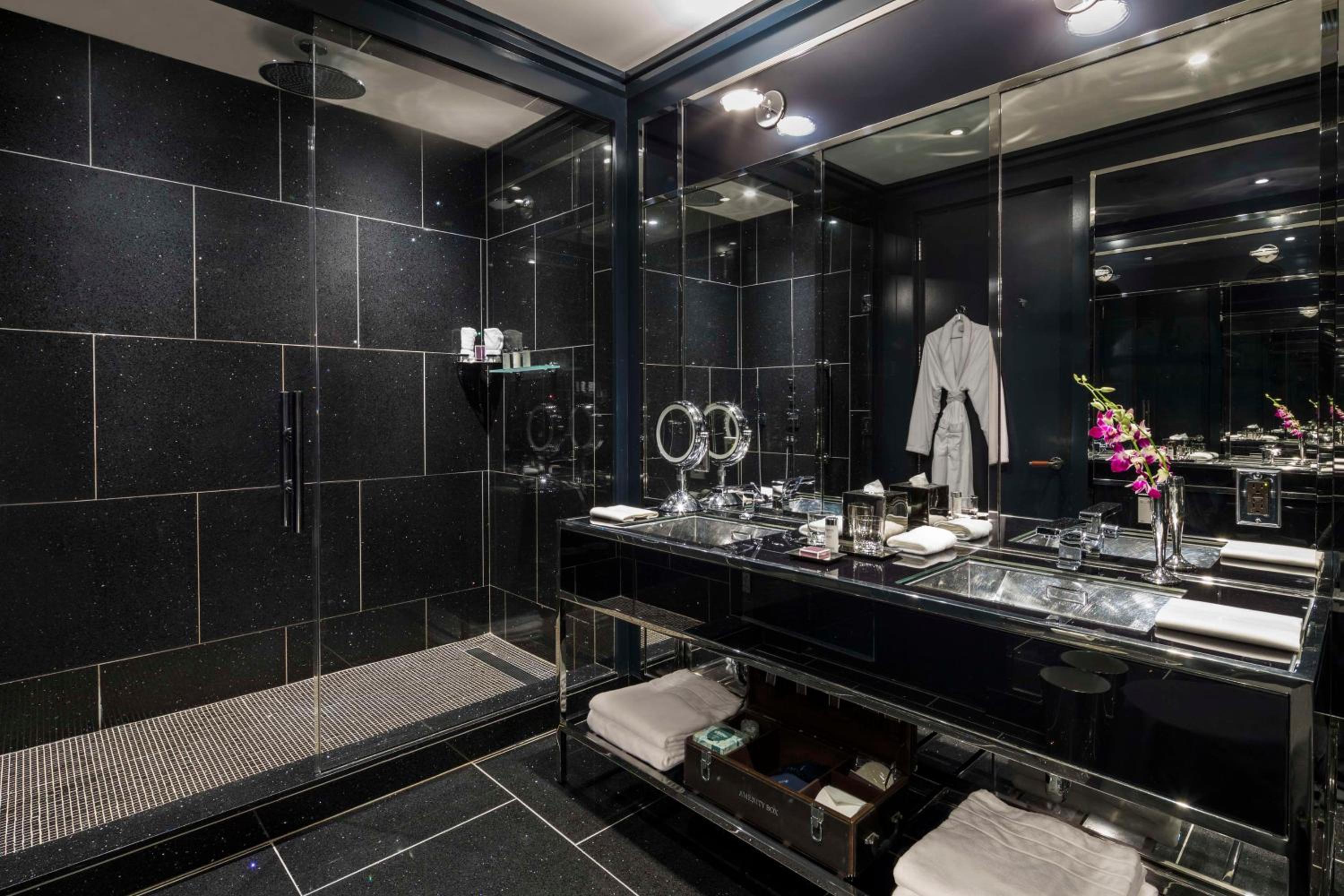 One-Bedroom Producer Penthouse Suite thumbnail 6