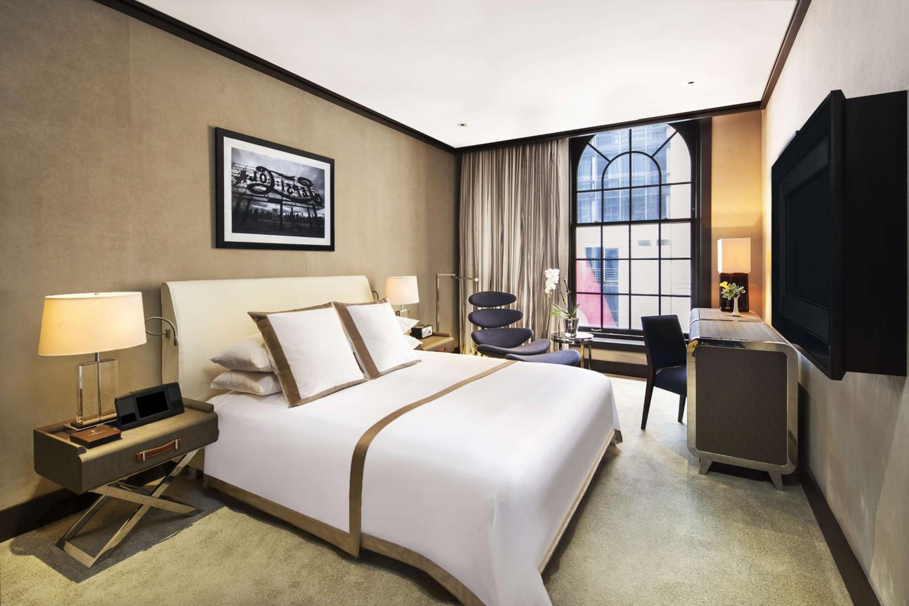 One King Deluxe room, 44th Street View