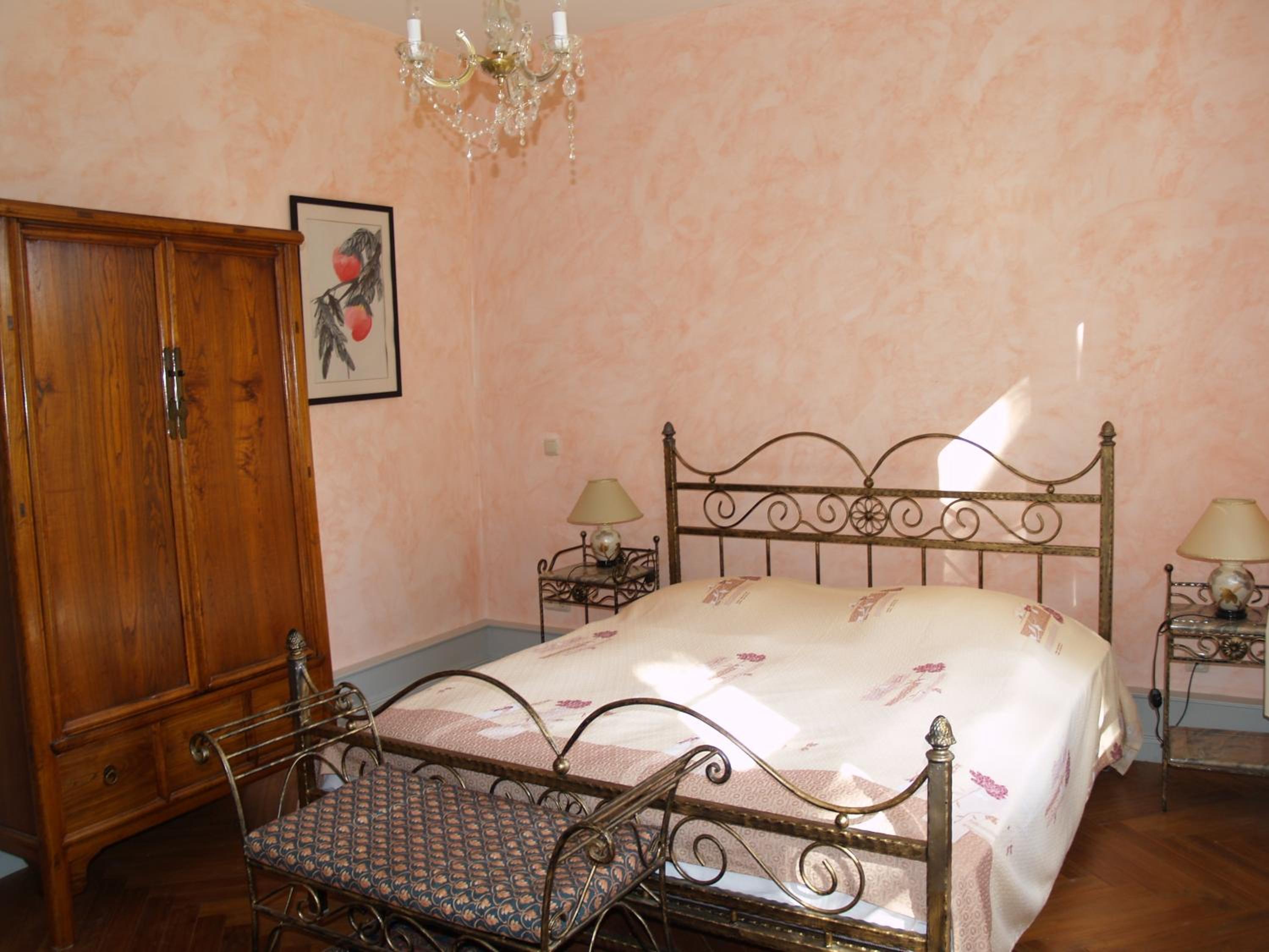 Suite - Photo 1