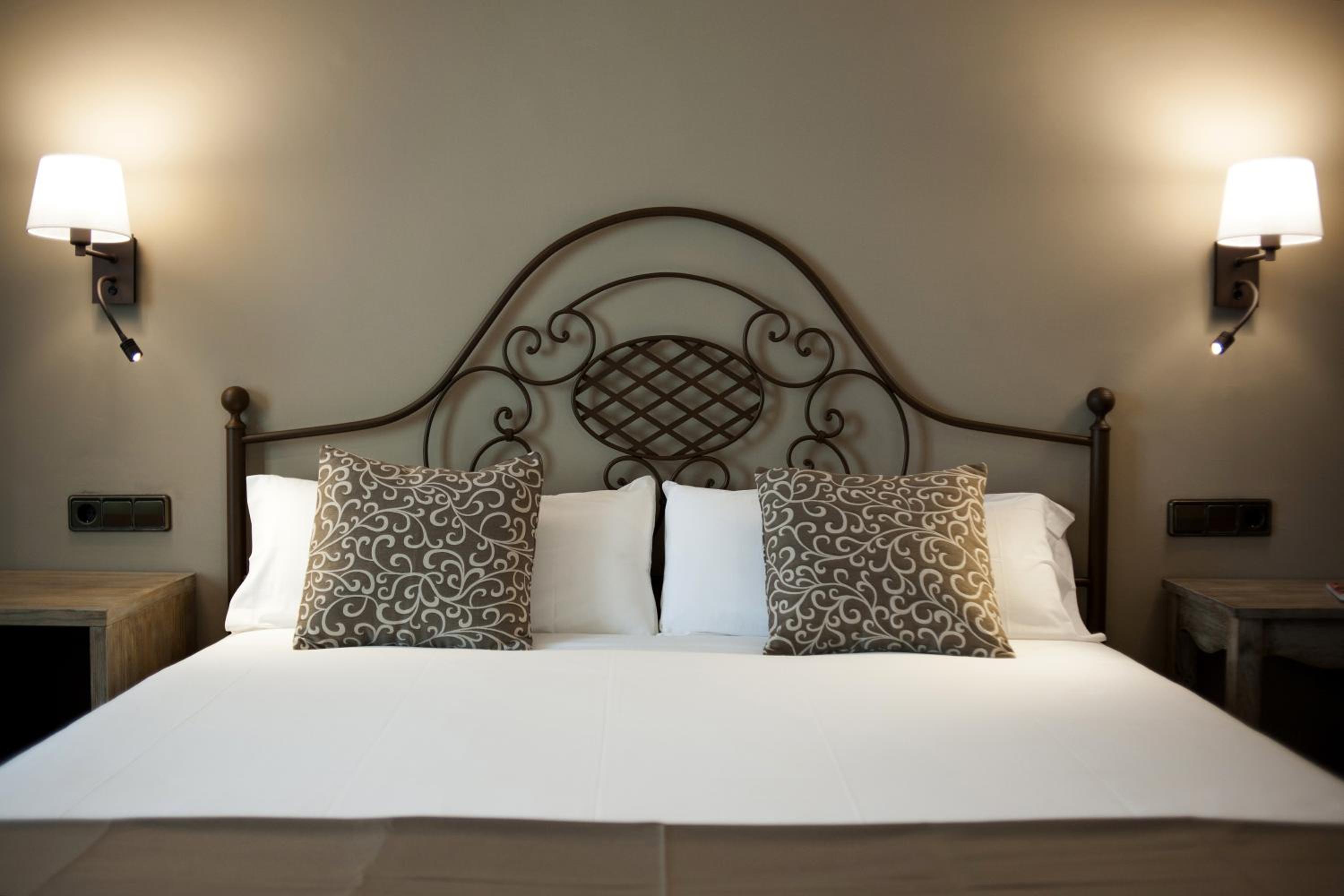 Double or Twin Room with Sea View - Photo 7