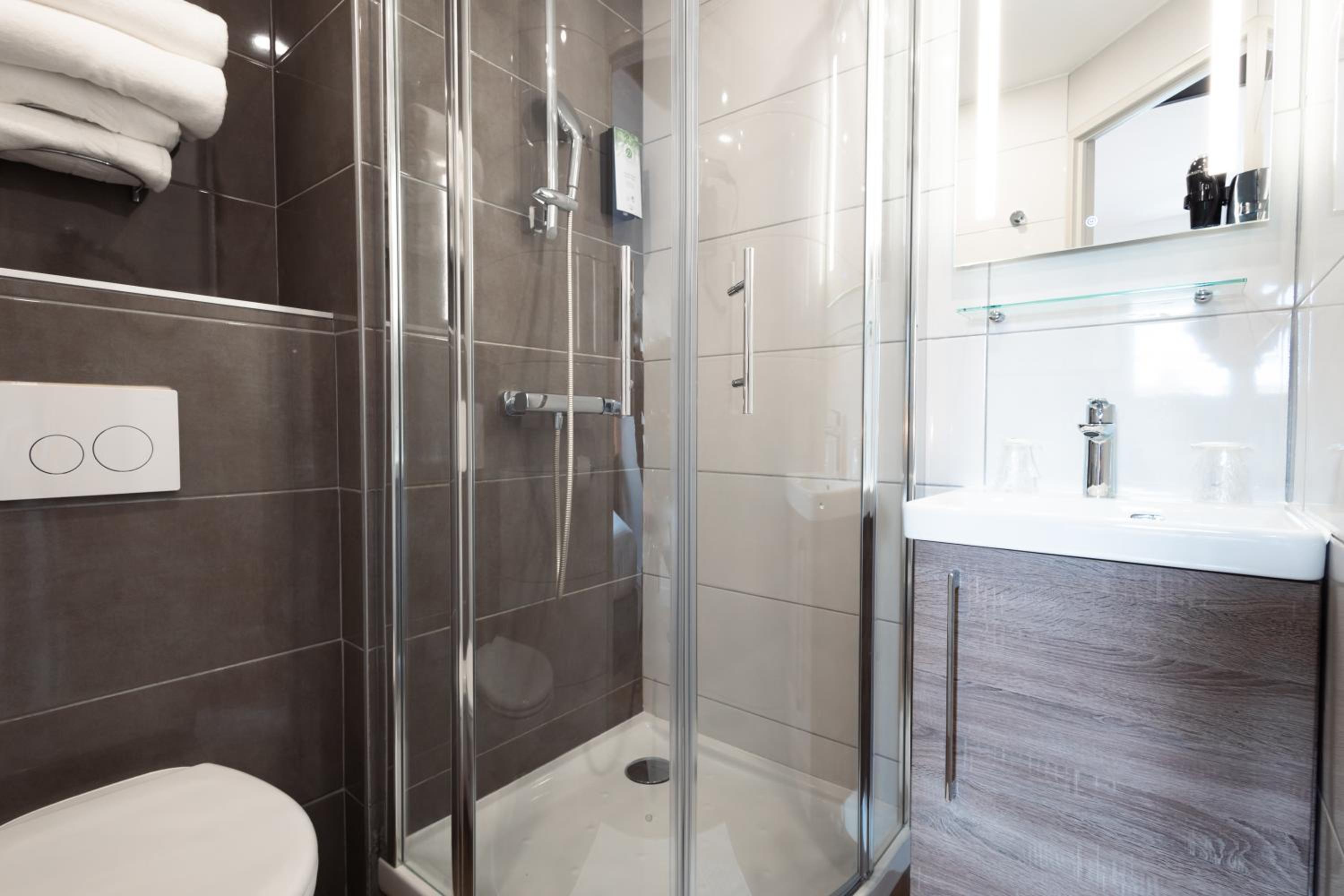 Standard Single Room - Disability Access photo 3