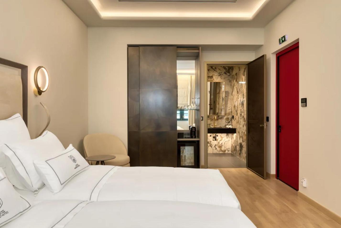 Junior Suite Side Sea View (Accessible) - Photo 3