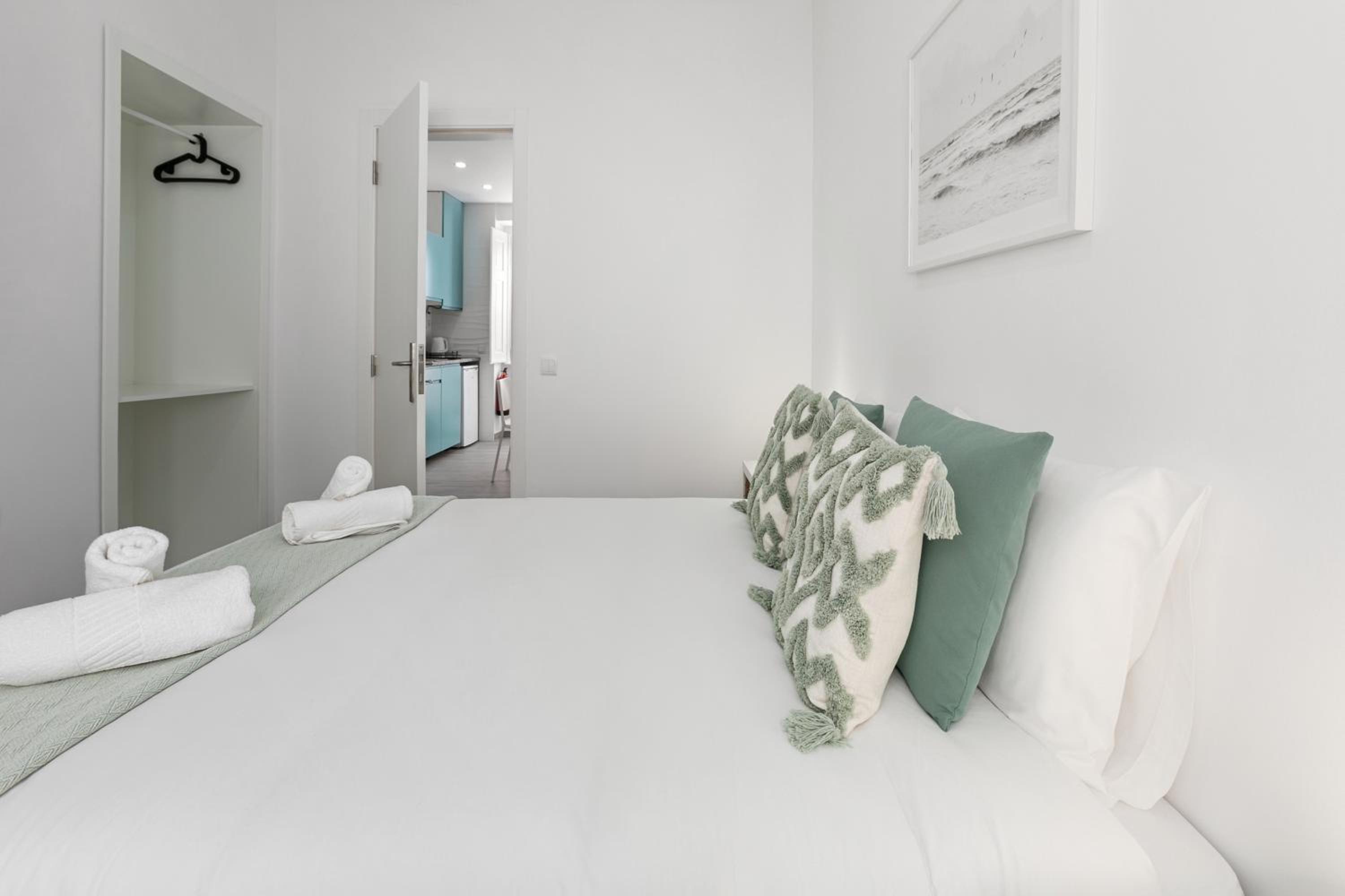 One-Bedroom Apartment photo 1