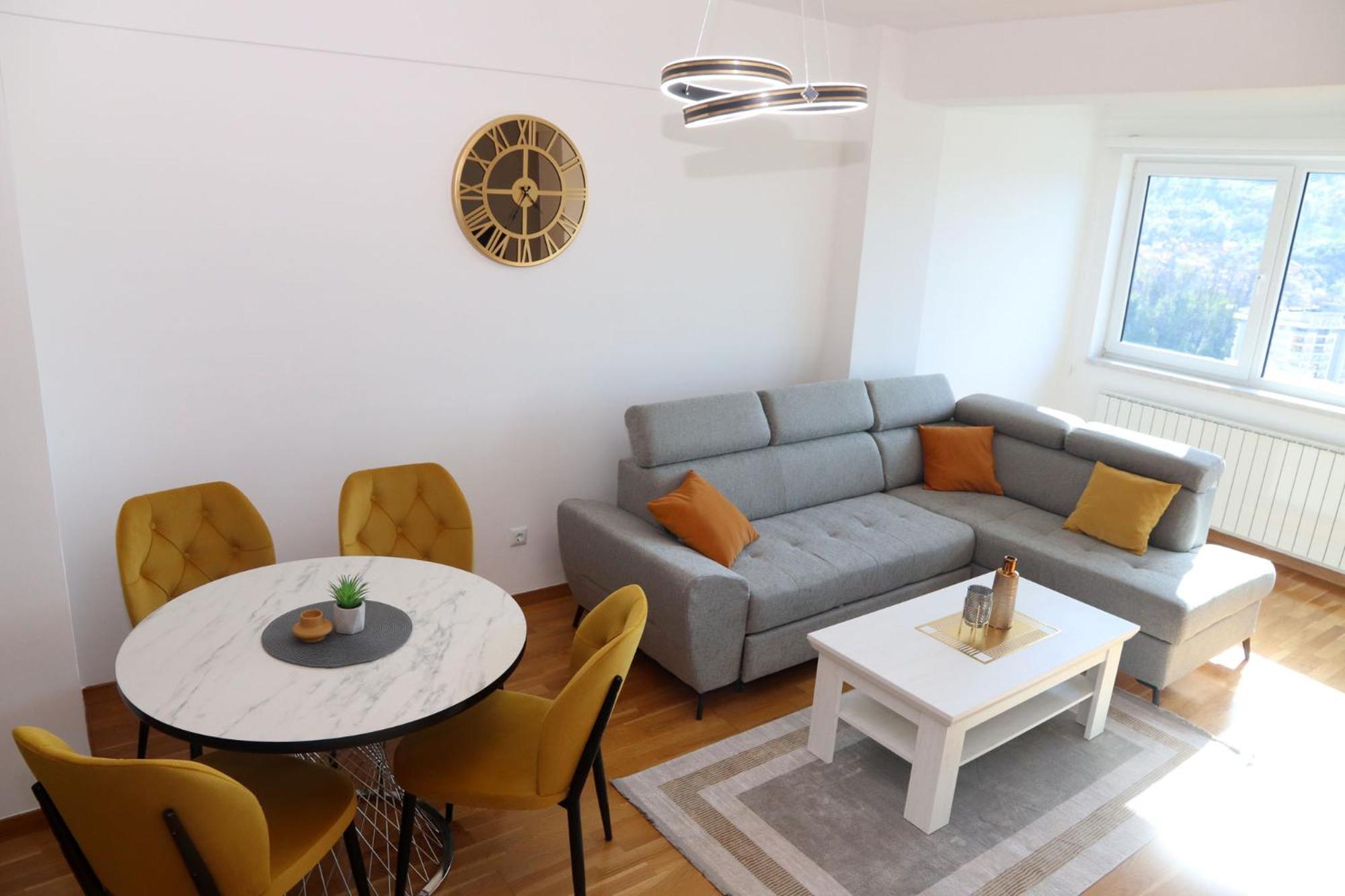 One-Bedroom Apartment photo 1