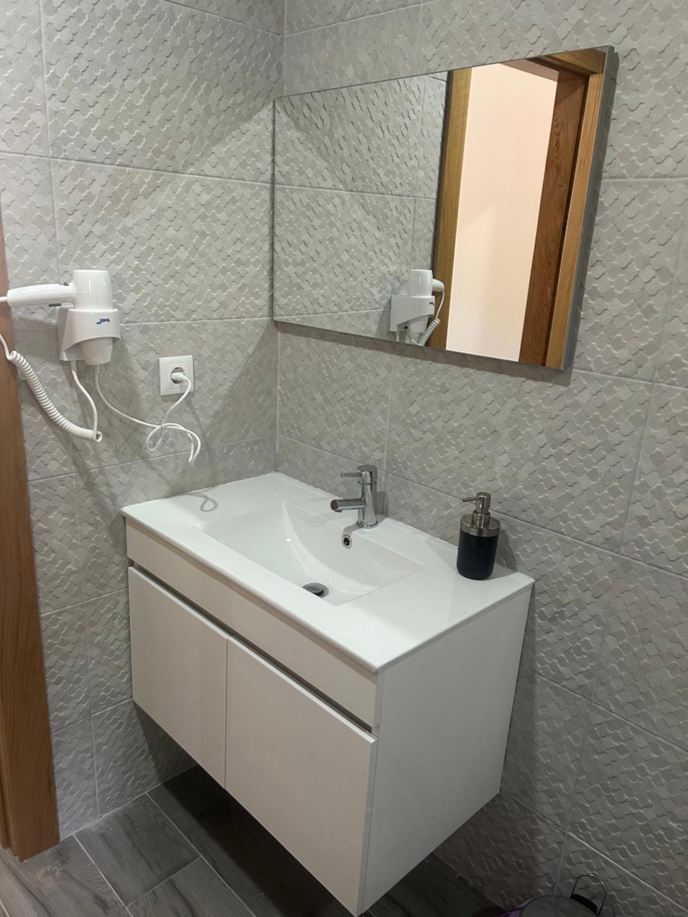 Double Room with Private Bathroom - Photo 5