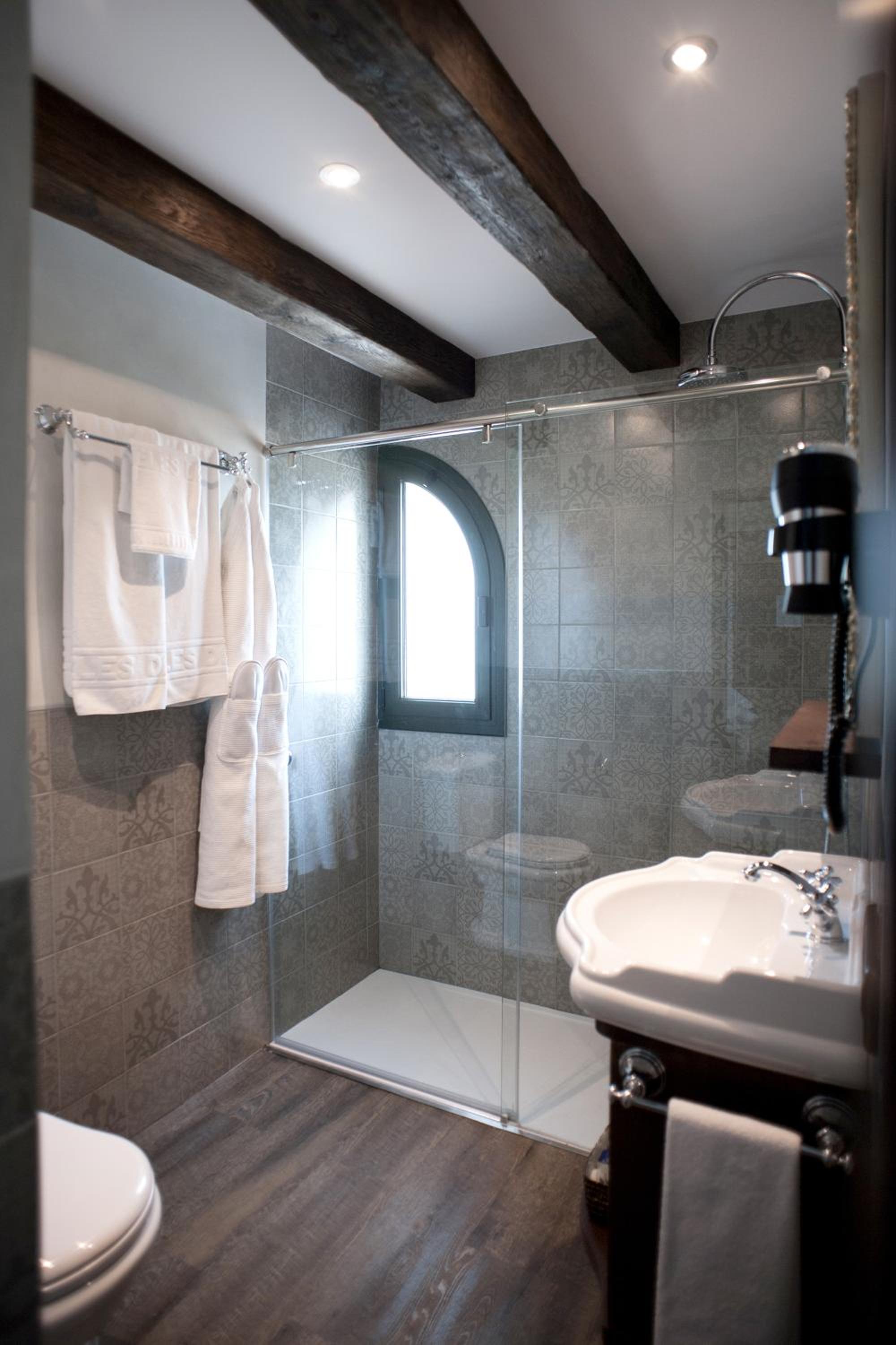 Double or Twin Room with Sea View - Photo 4