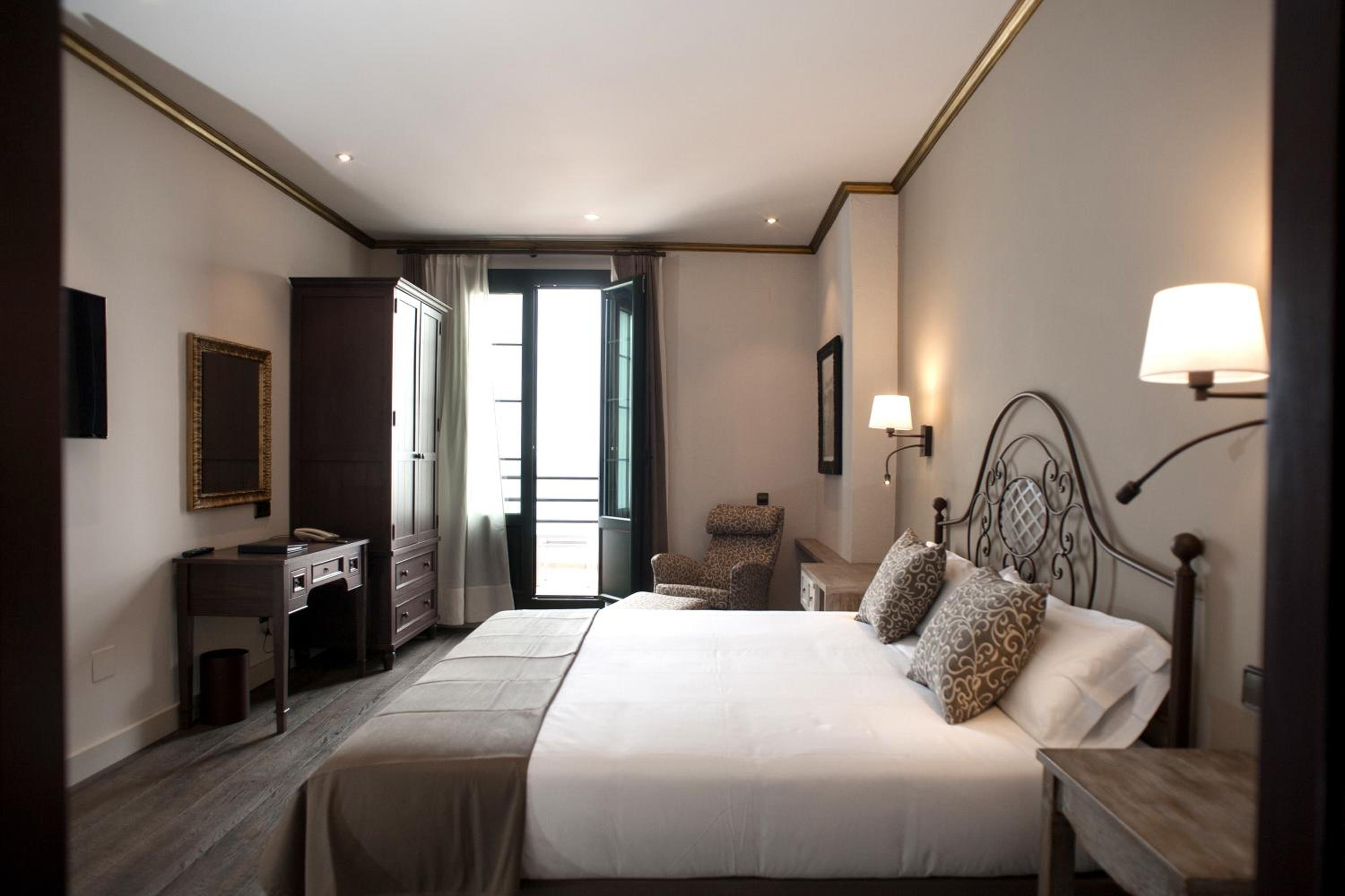 Double or Twin Room with Sea View - Photo 6