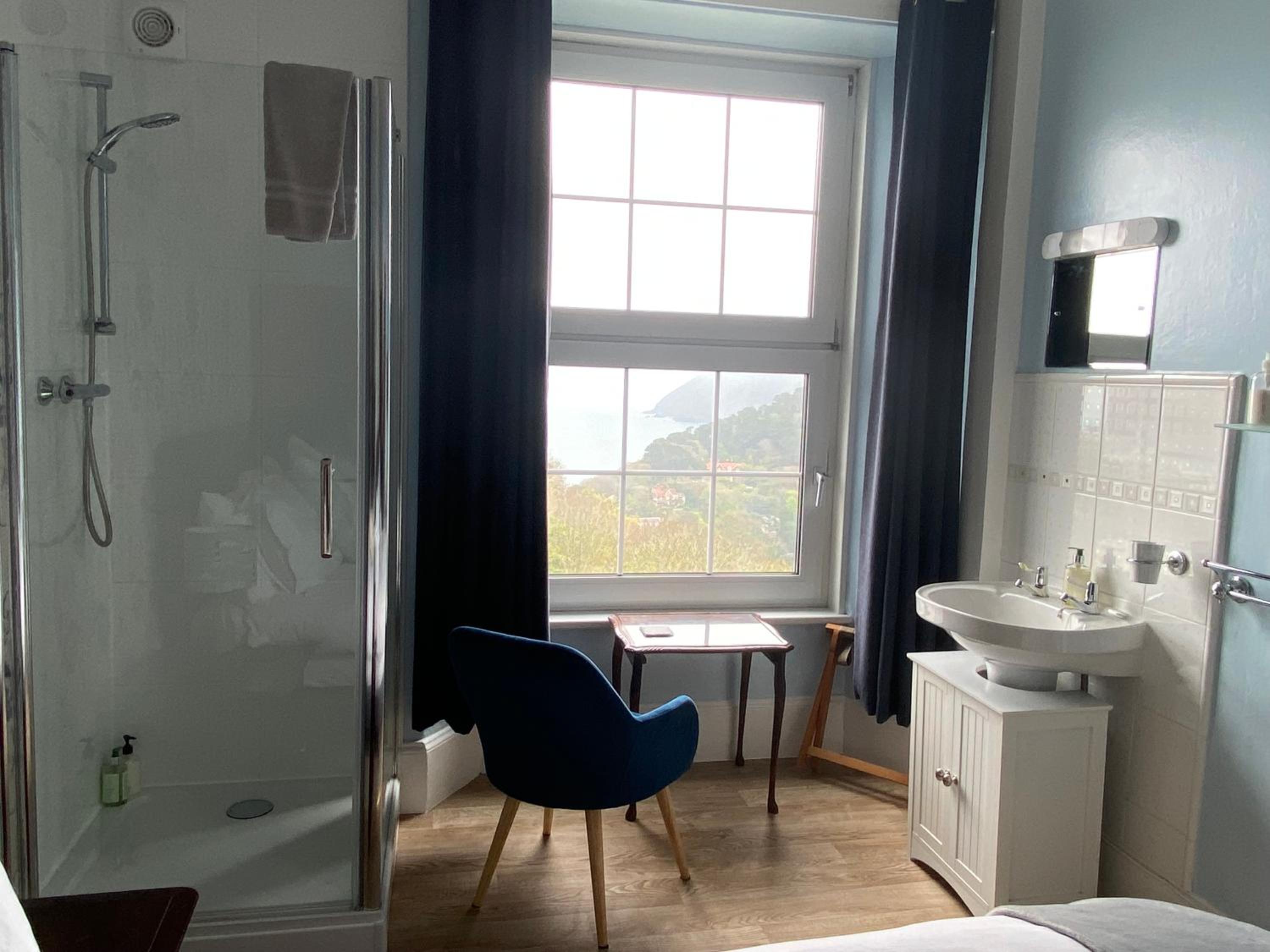 First Floor Single Room with Private Bathroom photo 3