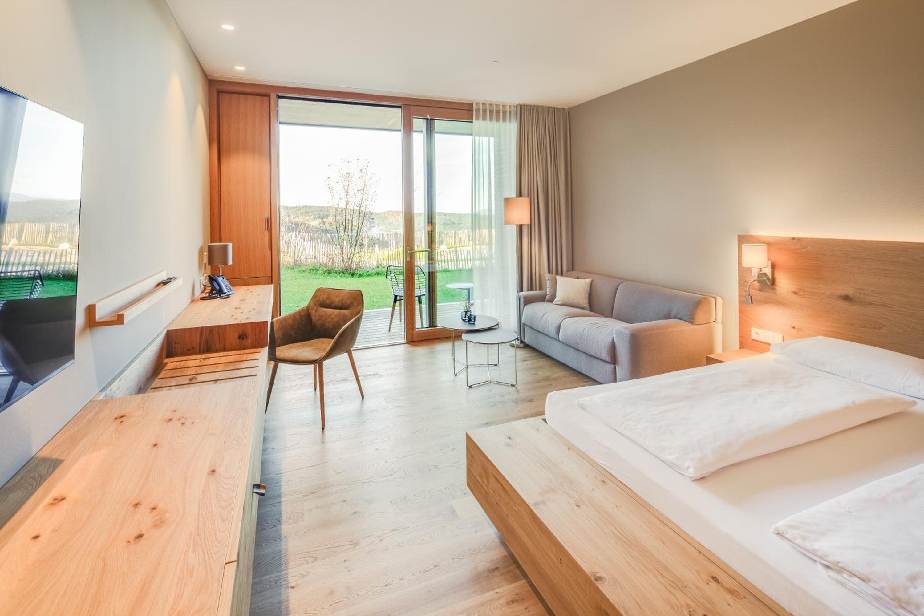 Large Double Room - Photo 1