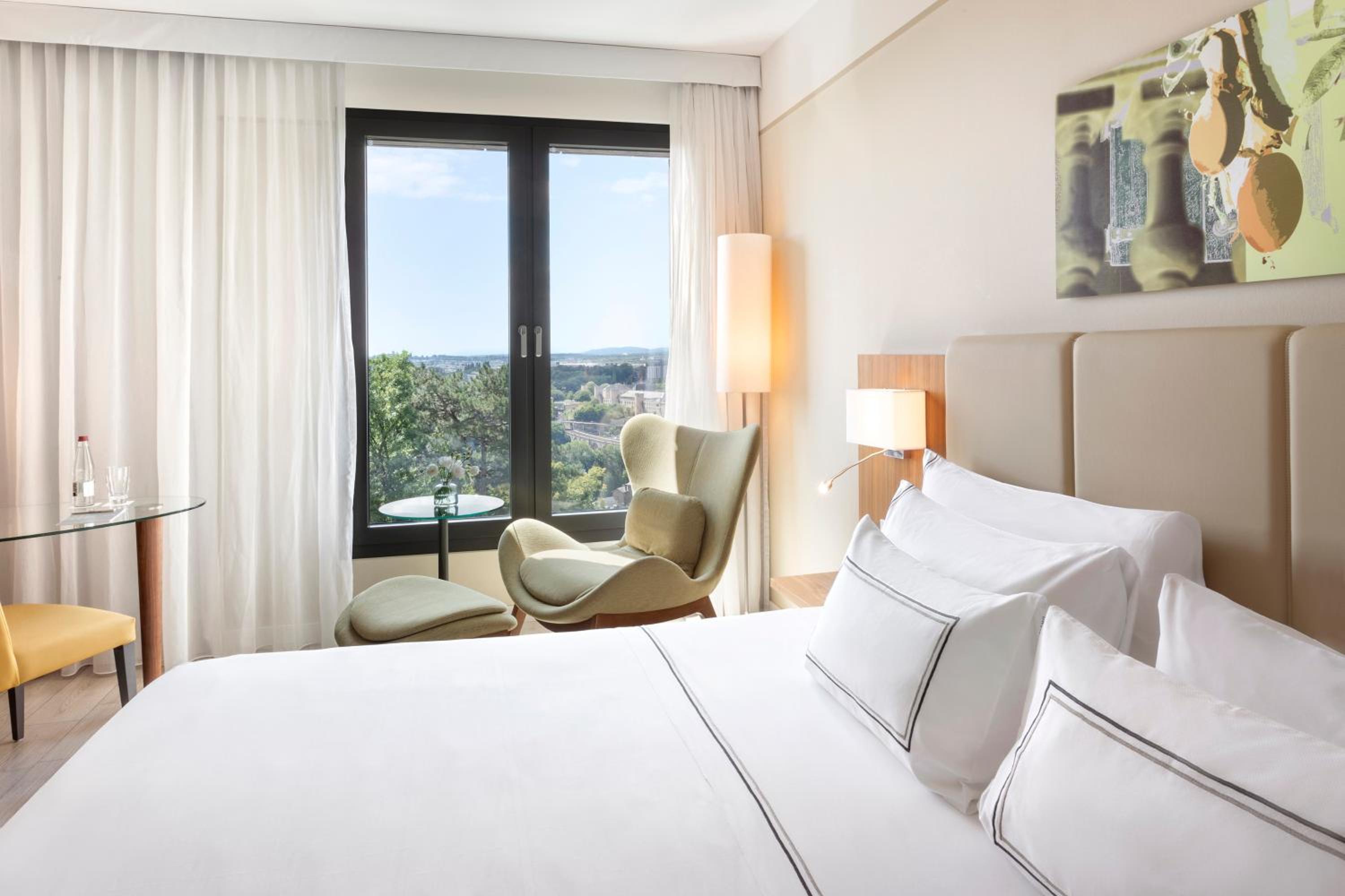 The Level Room with City View and Executive Lounge Access - Photo 6