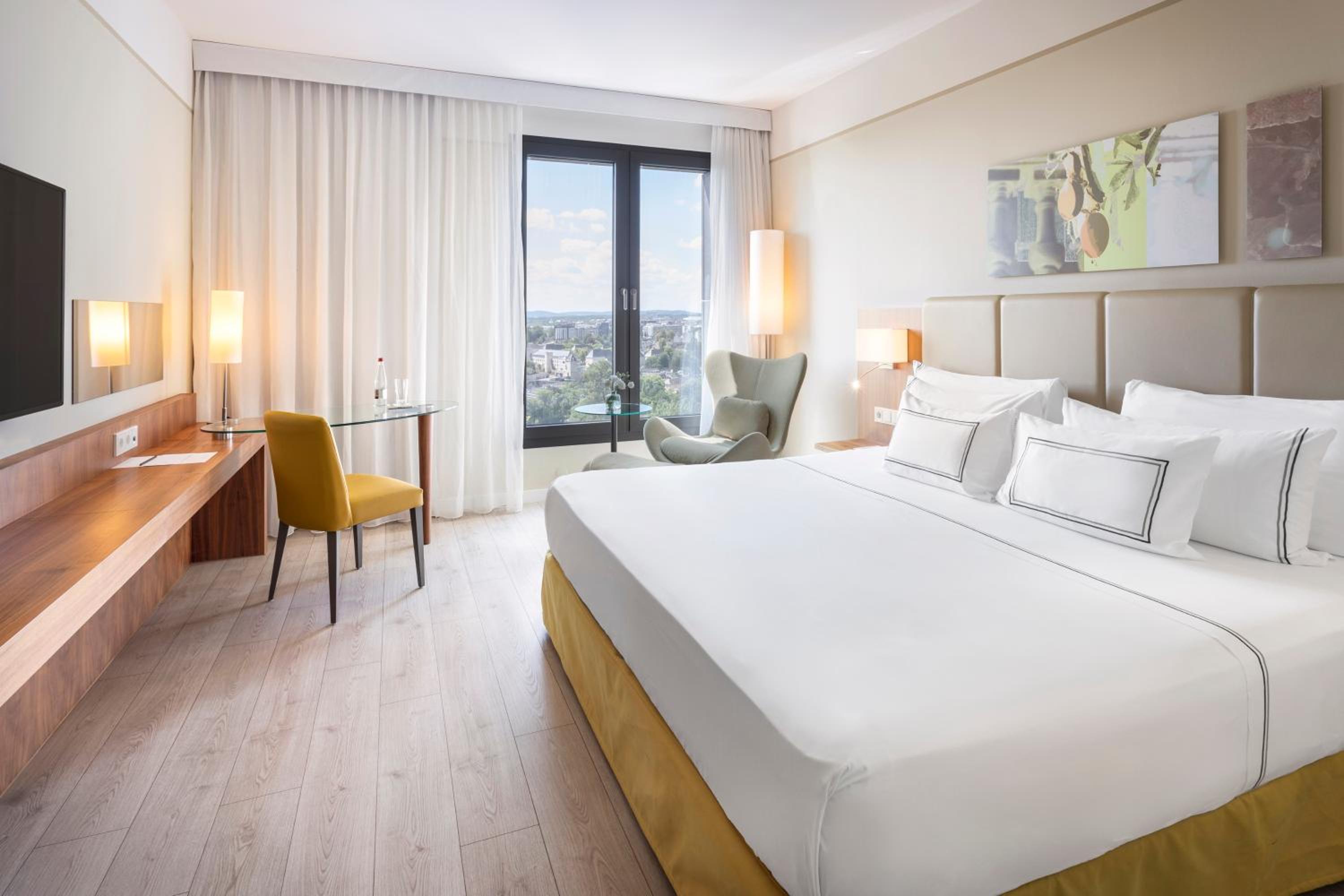 The Level Room with City View and Executive Lounge Access - Photo 2