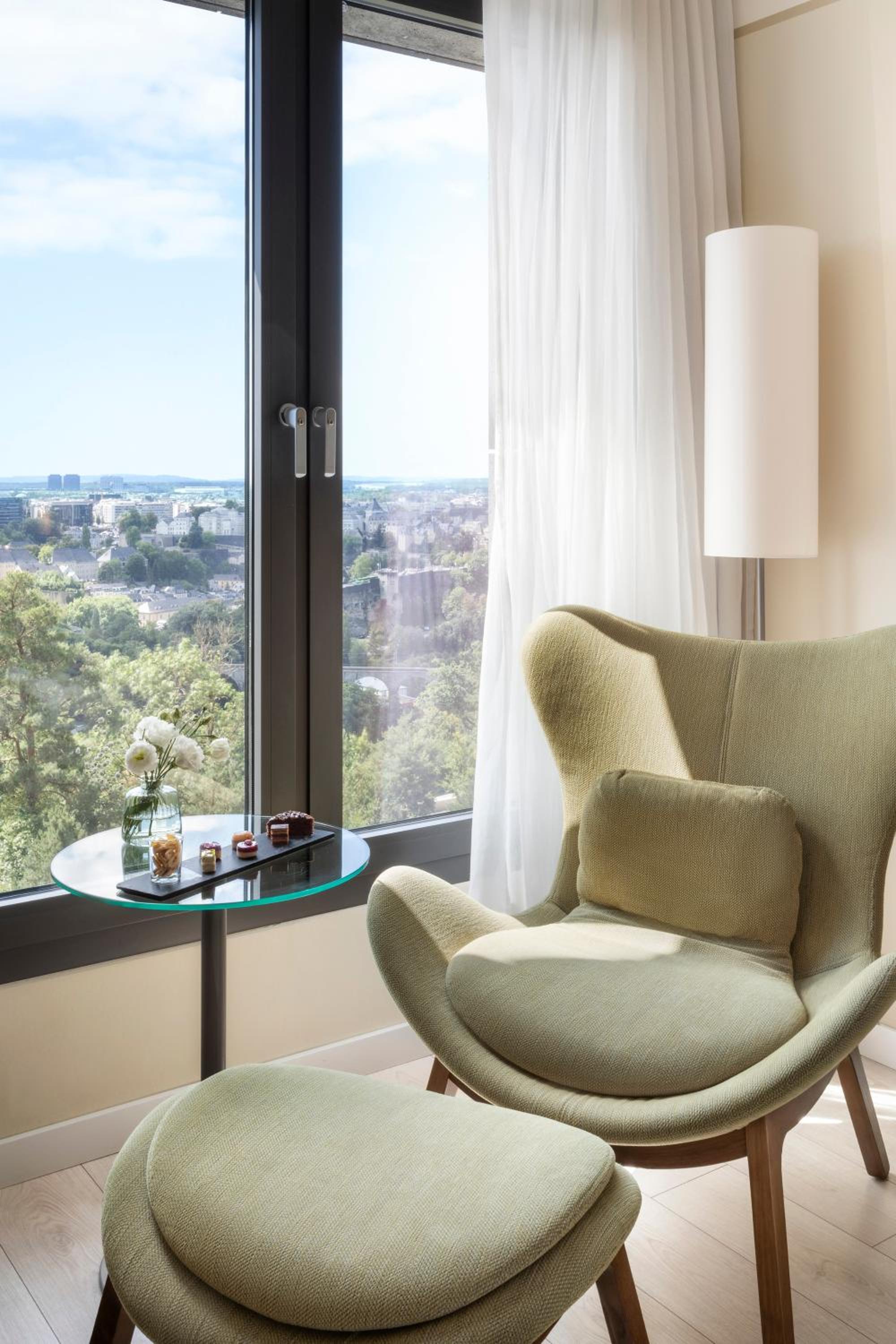 The Level Room with City View and Executive Lounge Access - Photo 4