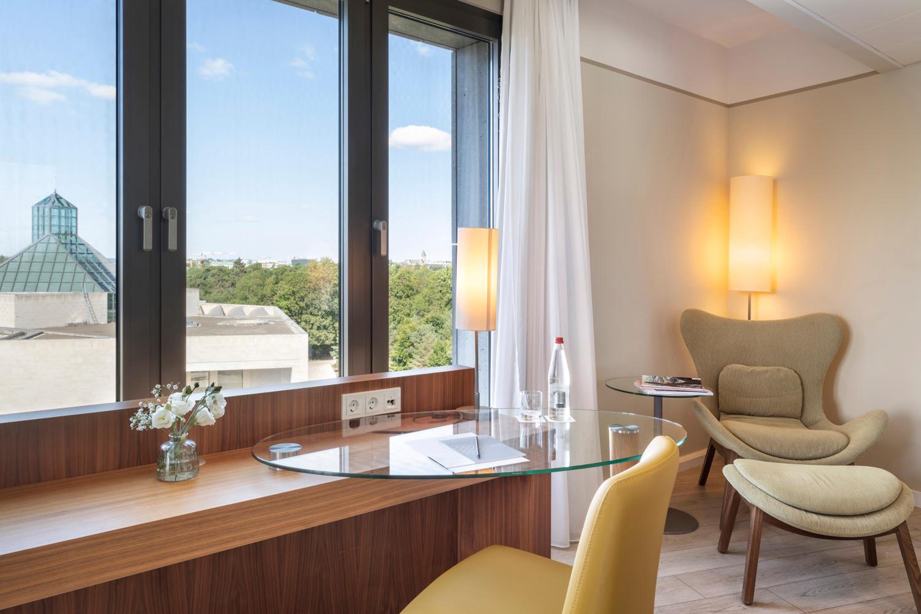 The Level Premium Room with City View and Executive Lounge Access - Photo 6