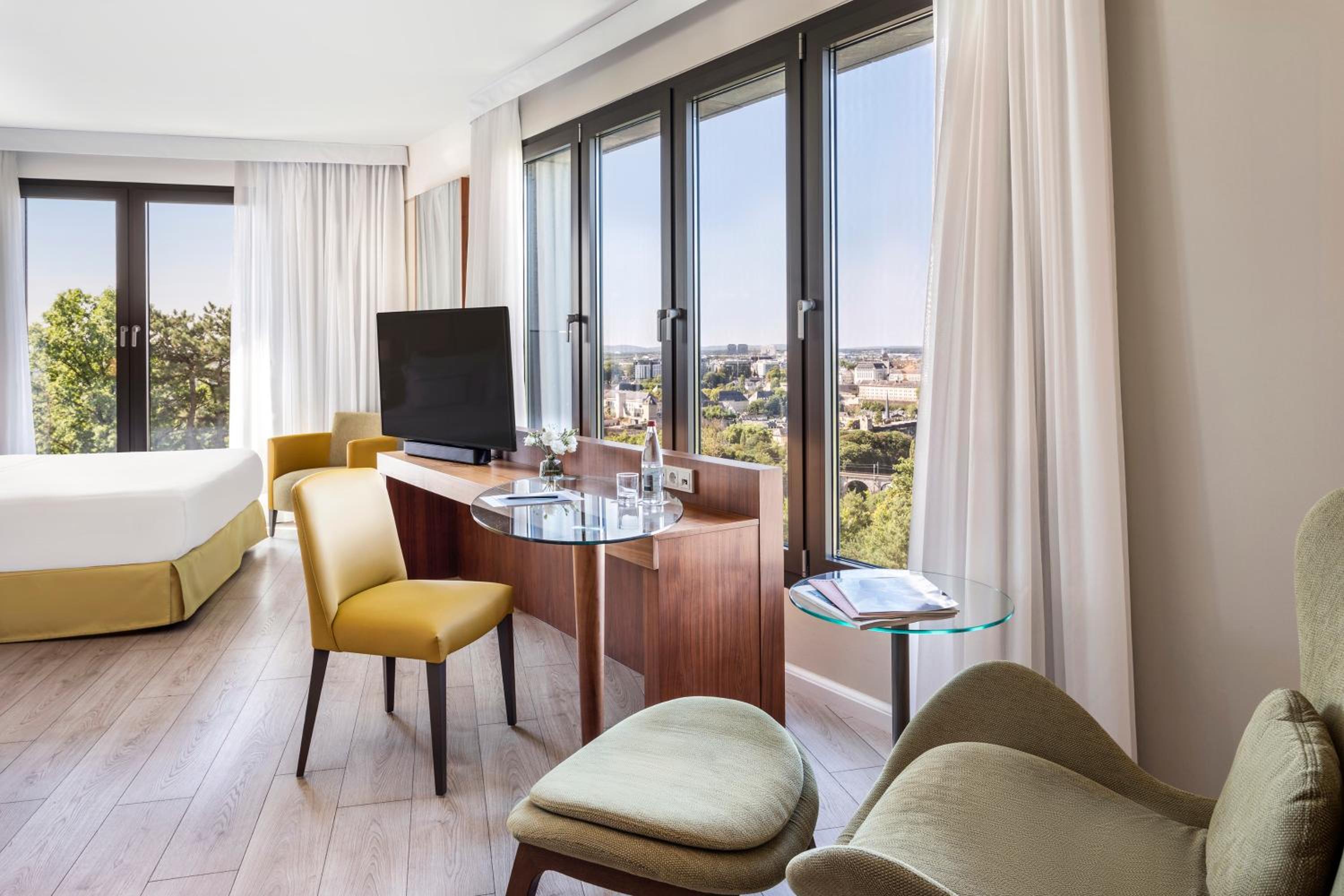 The Level Premium Room with City View and Executive Lounge Access - Photo 8