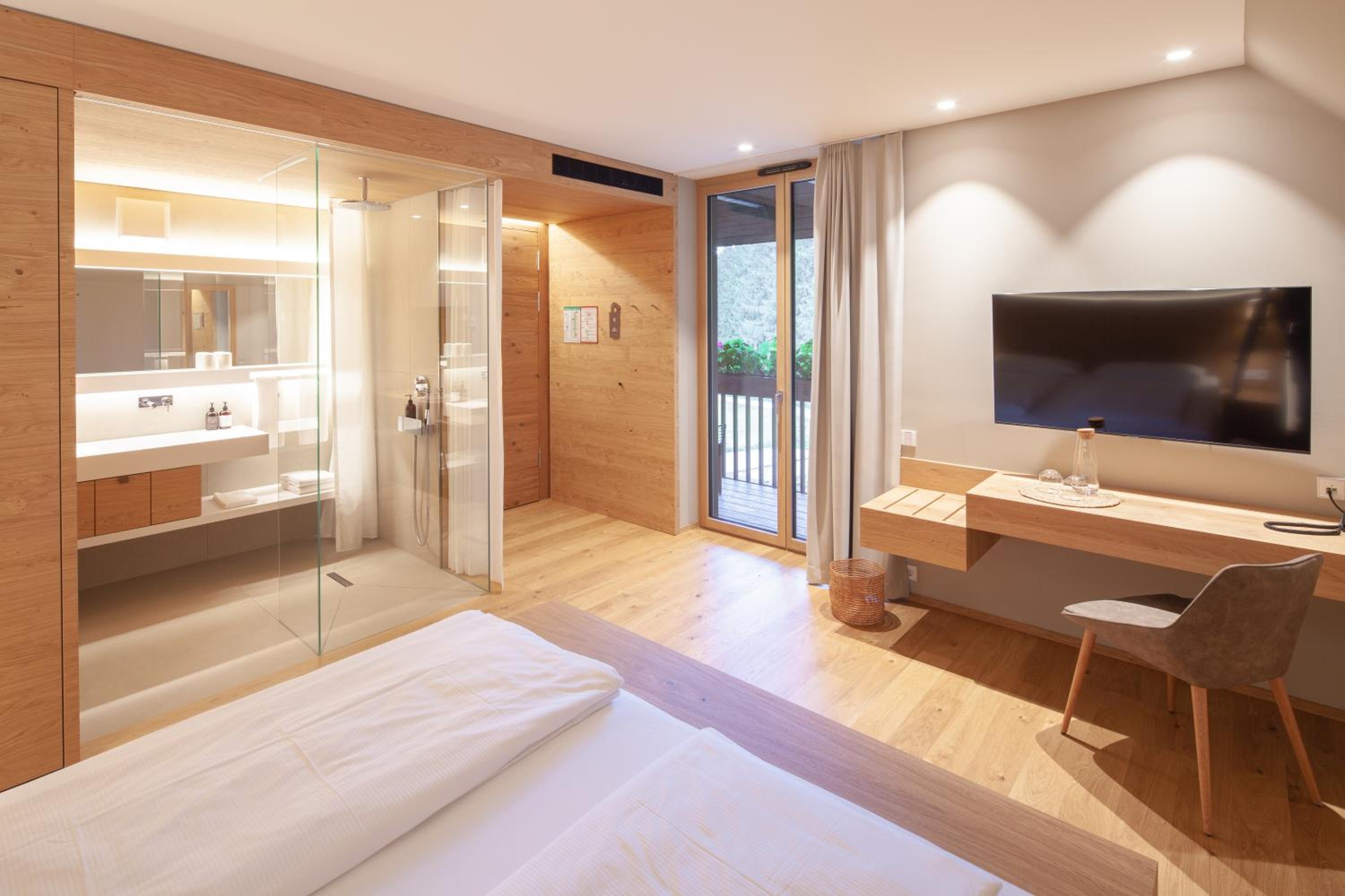 Double Room with Balcony - Photo 4
