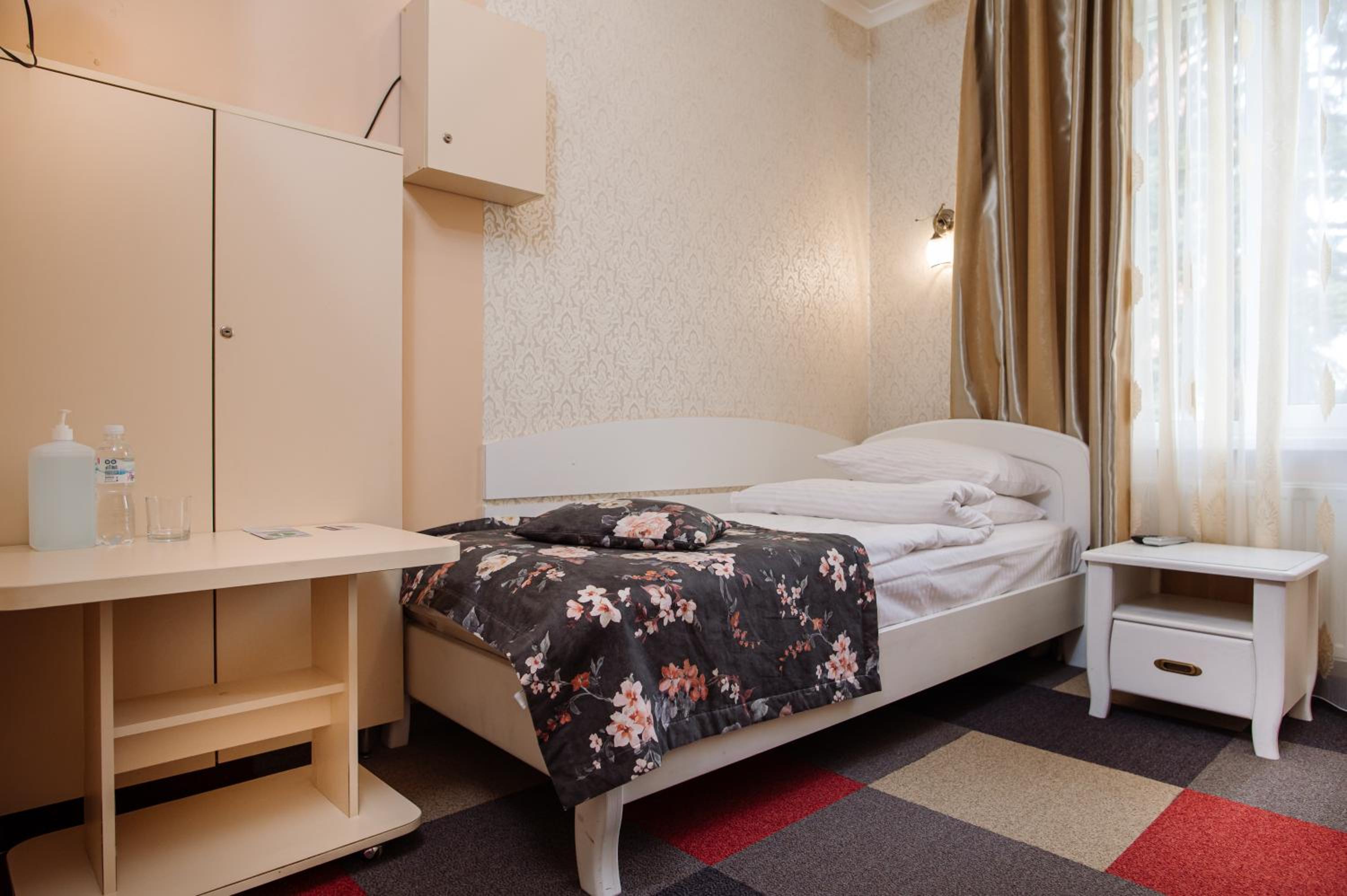 Single Room with Park View photo 2