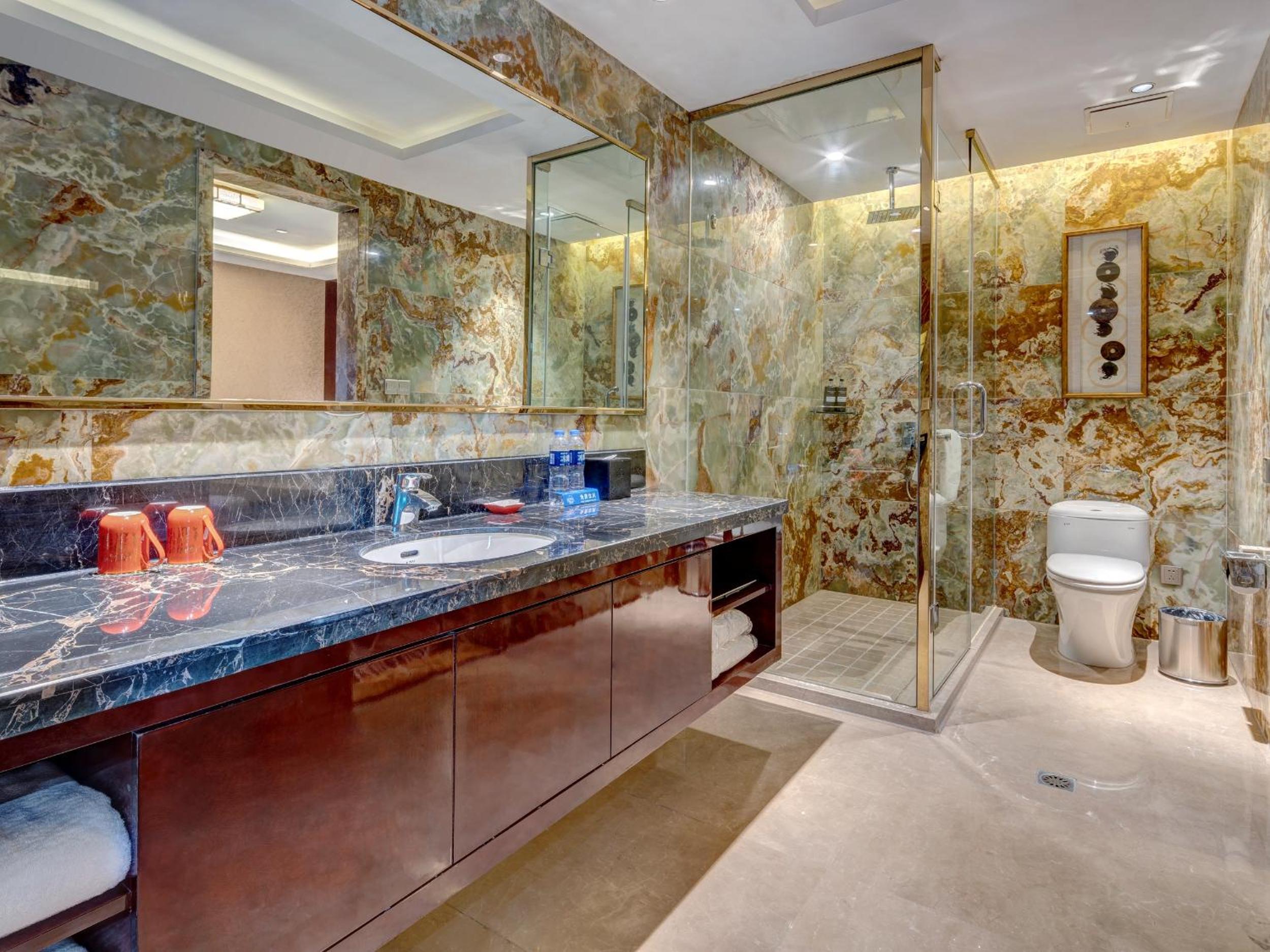 Three-Bedroom Suite photo 3