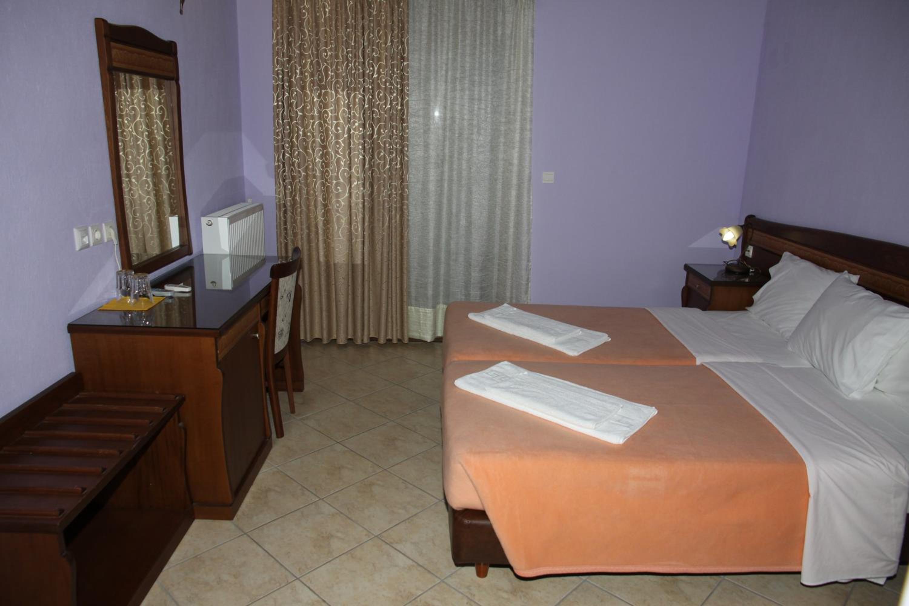 Classic Triple Room - Photo 2