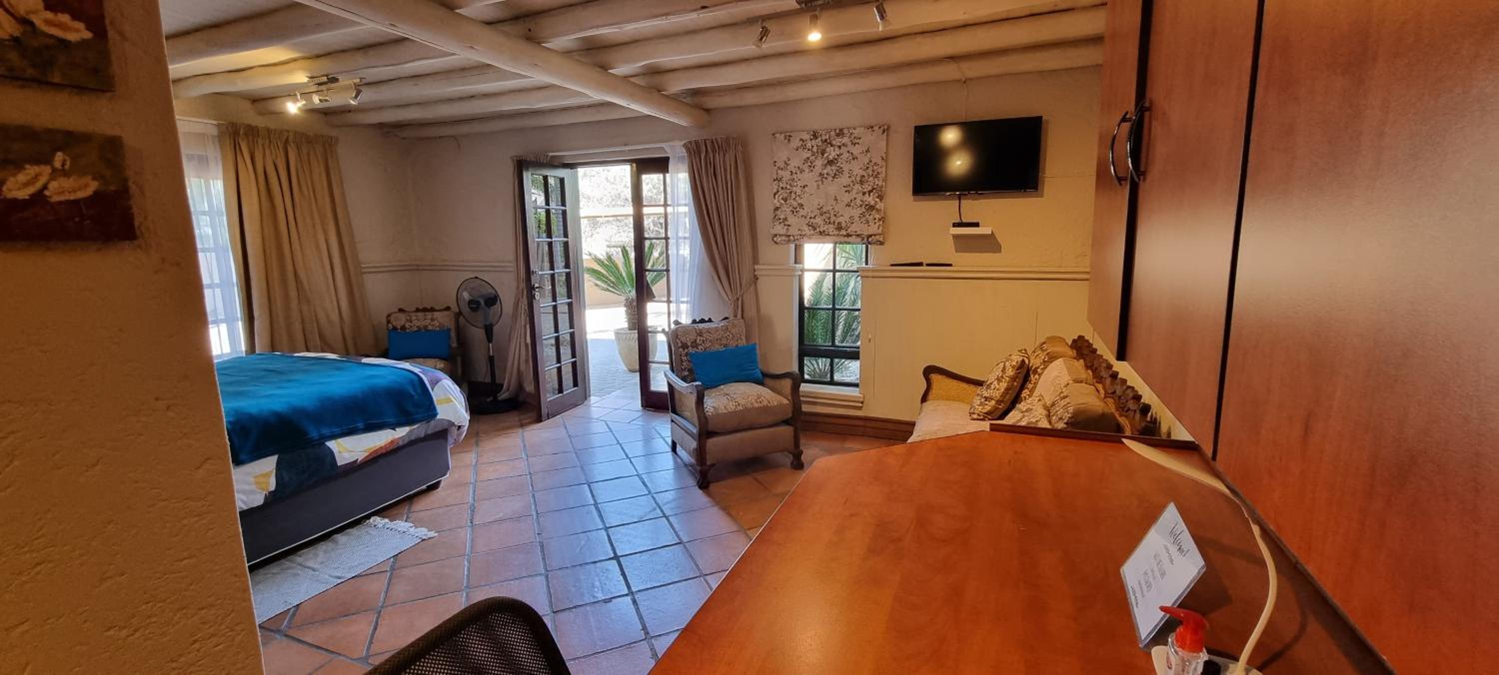 Standard Suite - Photo 44