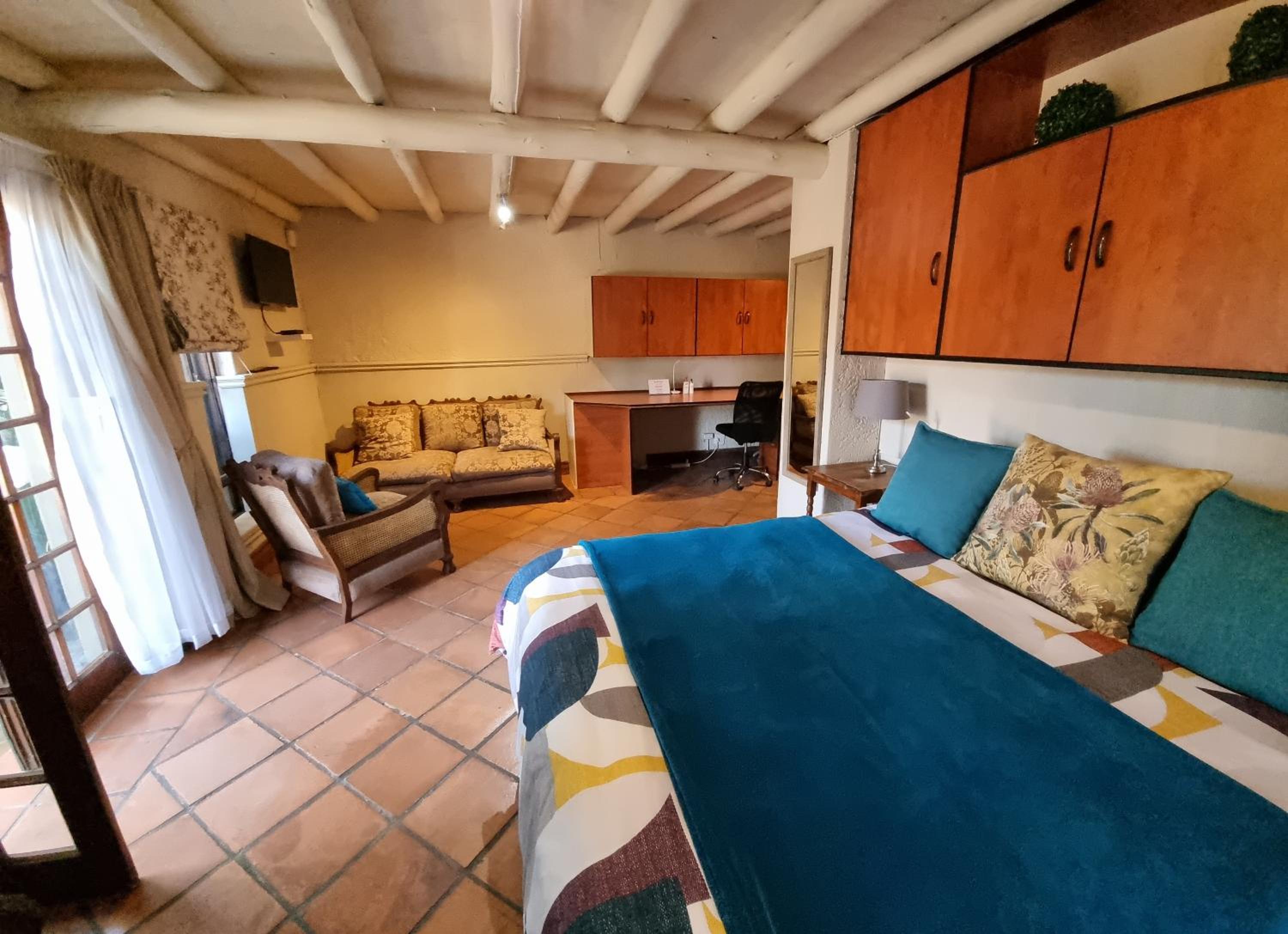 Standard Suite - Photo 1