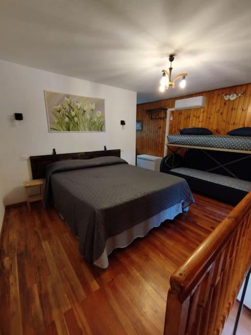 One-Bedroom House photo 1