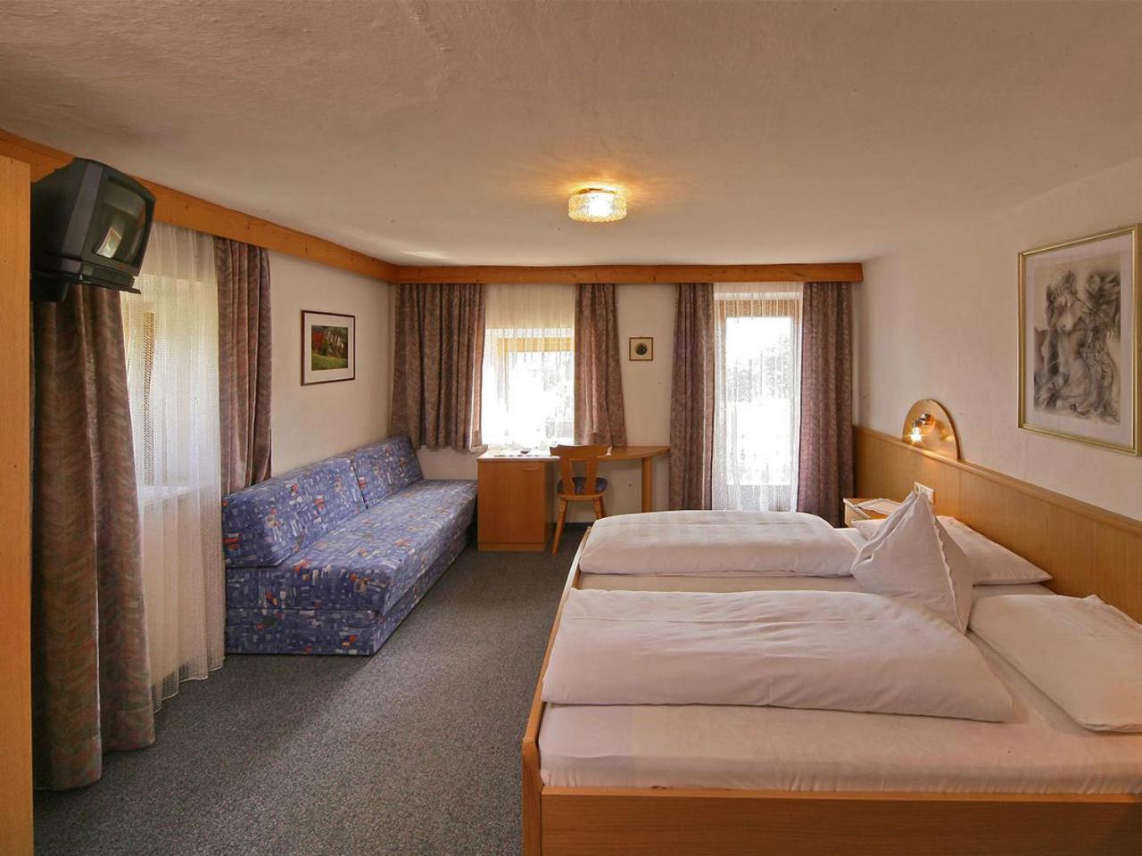 Double Room with Balcony - Photo 6