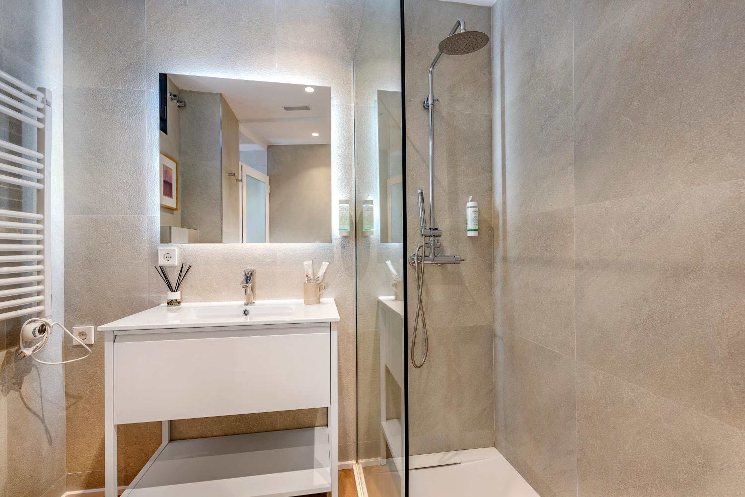 Premium One-Bedroom Apartment photo 3
