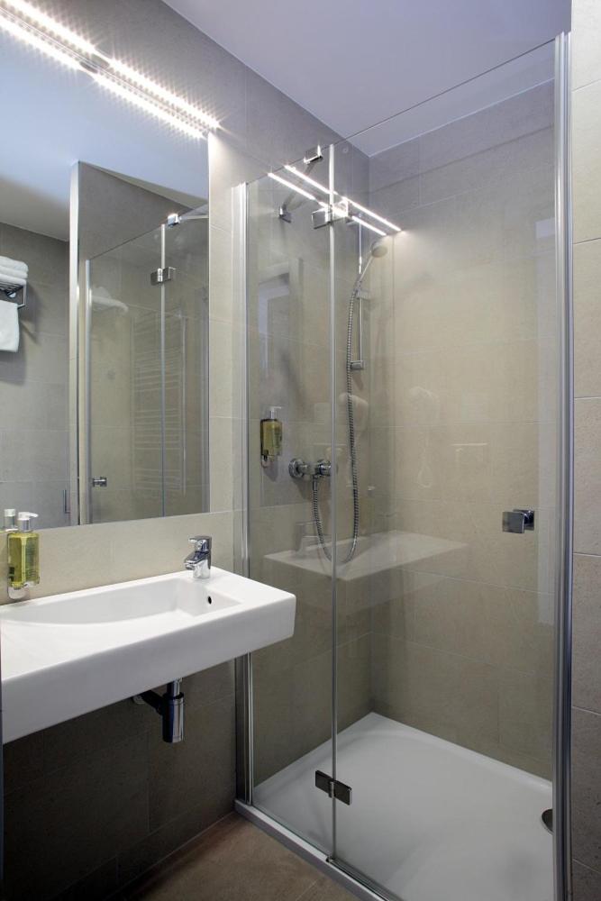 Standard Double or Twin Room photo 1