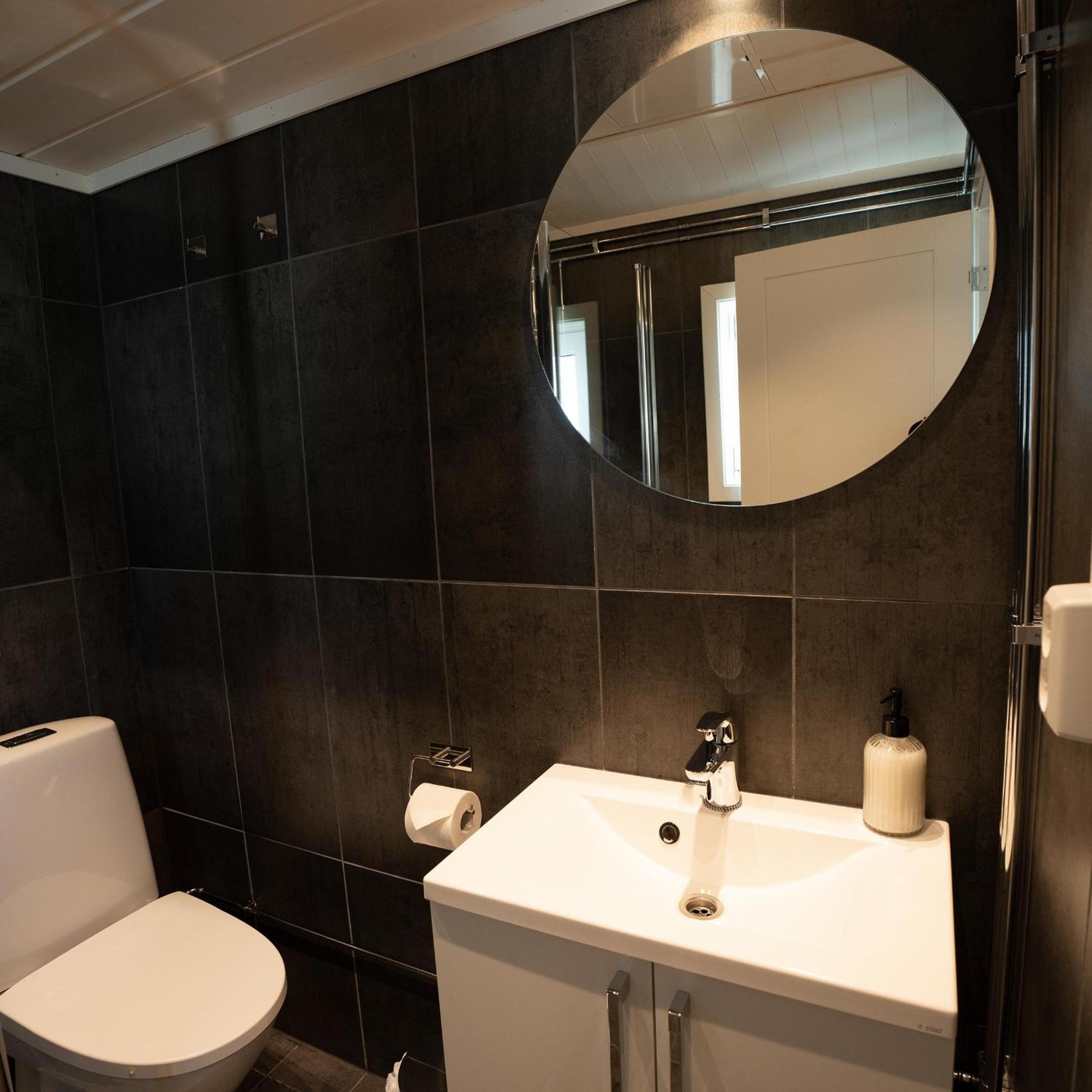 Premium One-Bedroom Cottage with linen photo 3
