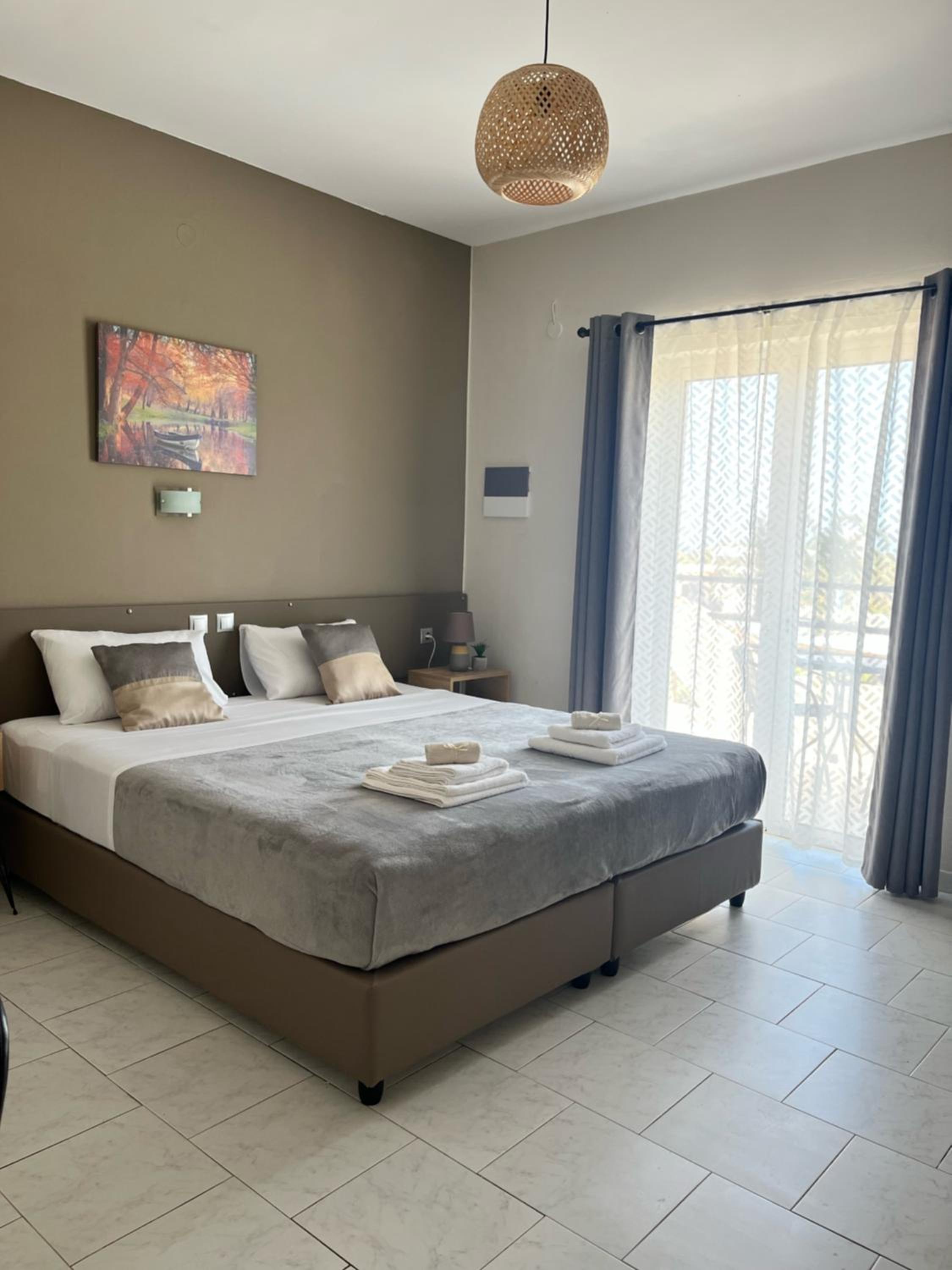 Double Room with Balcony - Photo 8