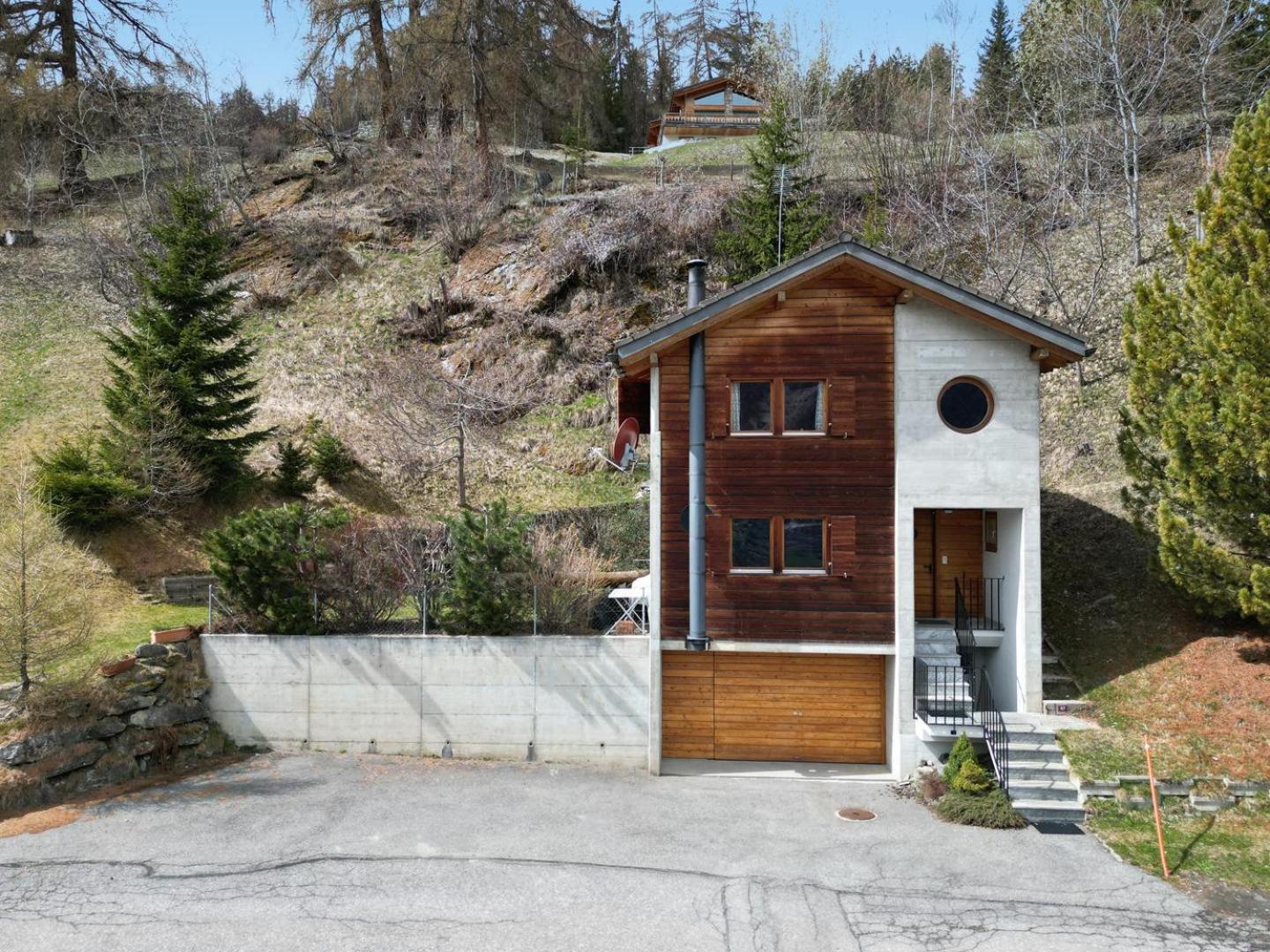 Four-Bedroom House photo 1