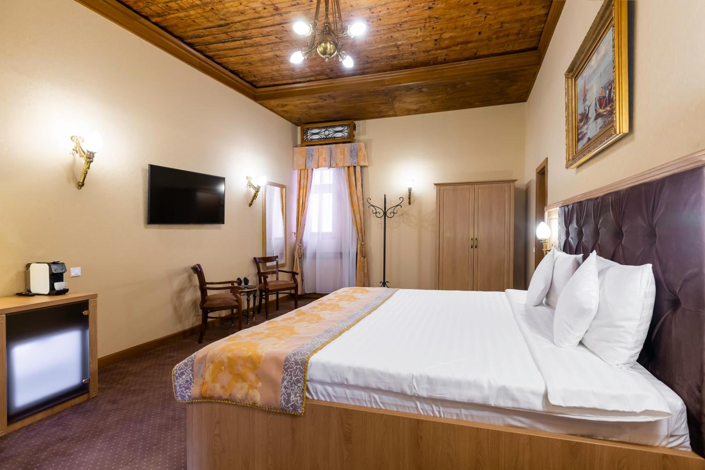 Deluxe Double Room - Photo 10