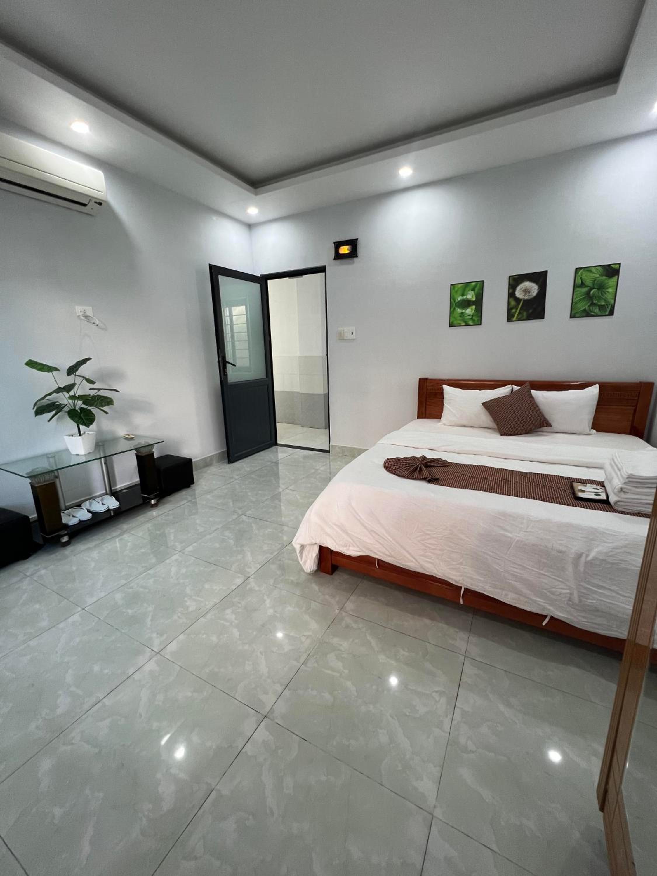 Double Room with Shared Toilet