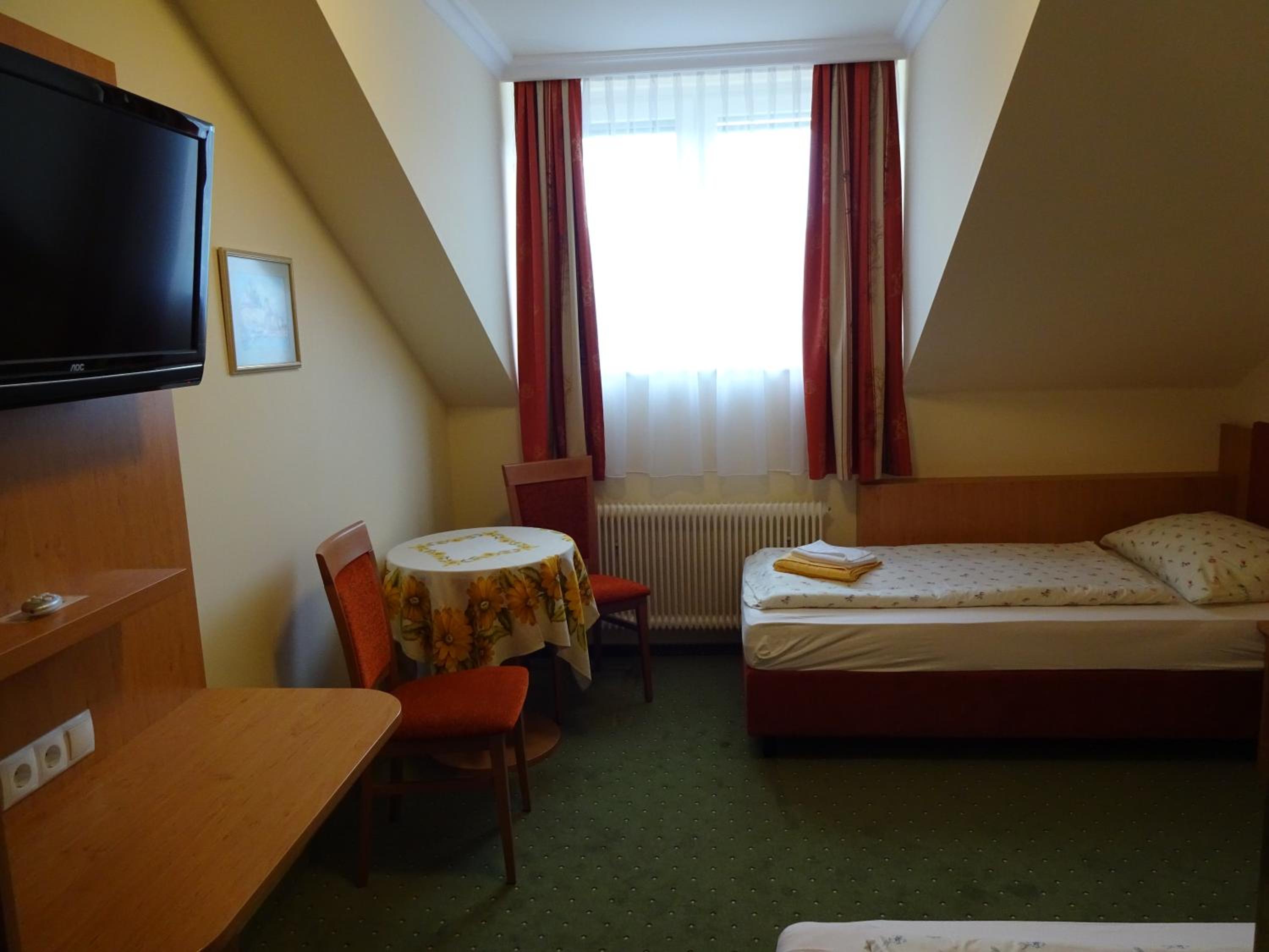 Economy Double Room - Photo 3