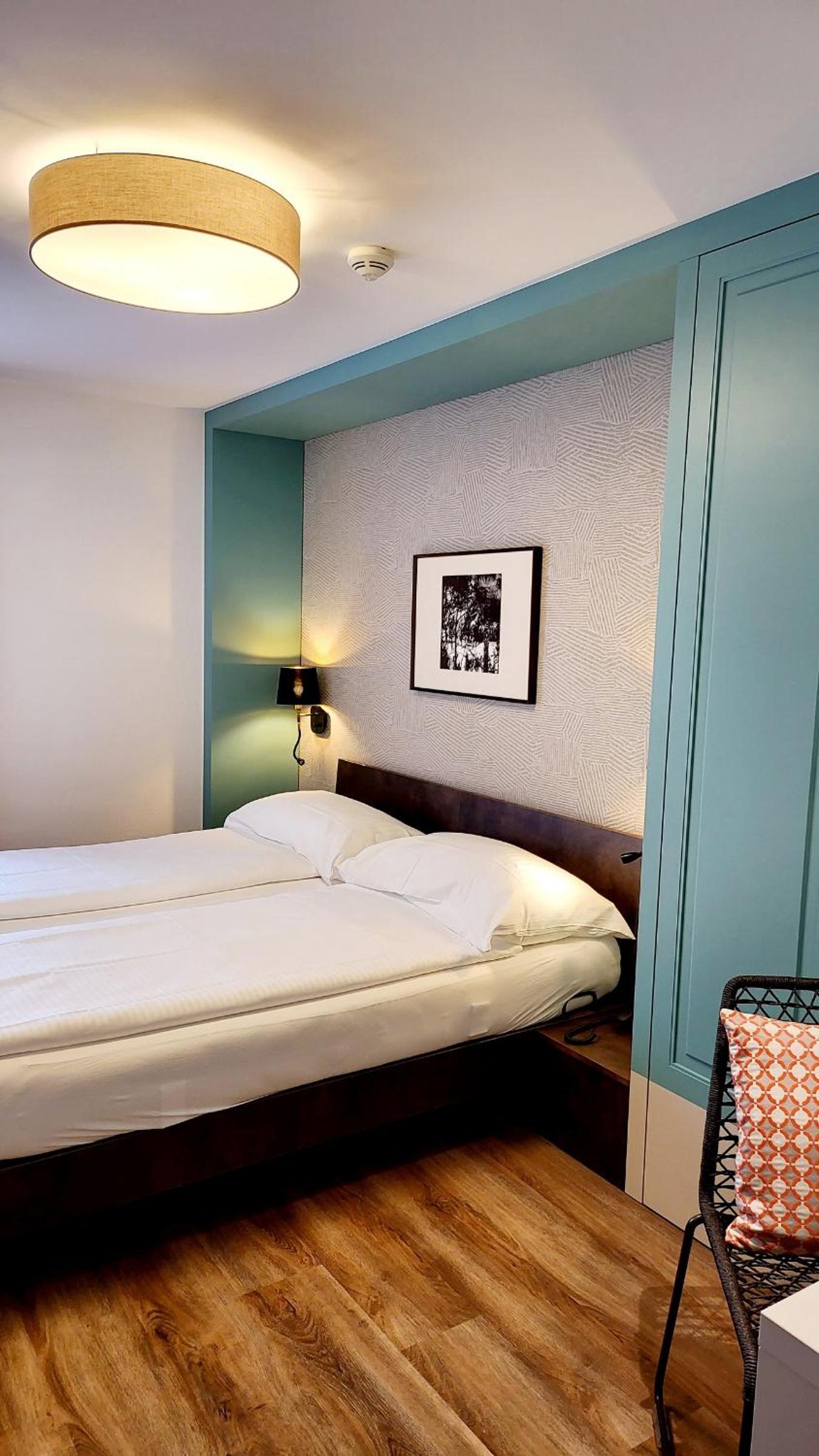 Modern Double or Twin Room photo 3