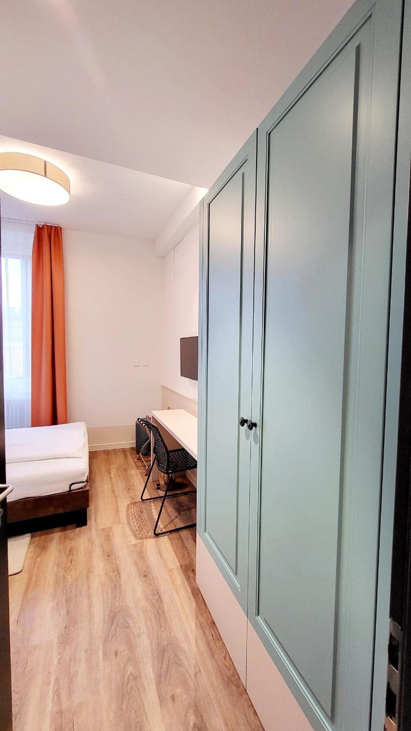 Modern Double or Twin Room photo 2