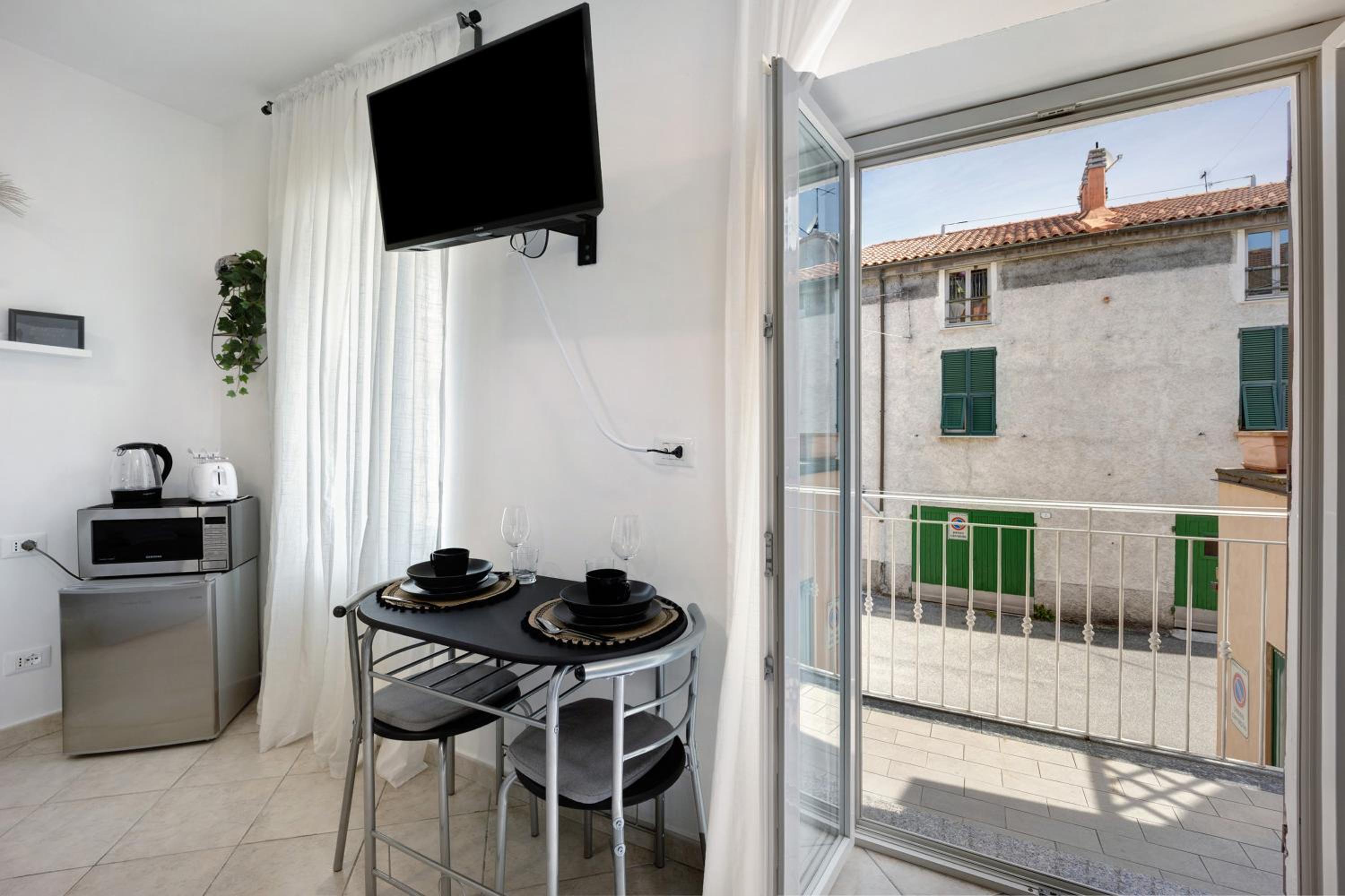 Studio with Balcony photo 2