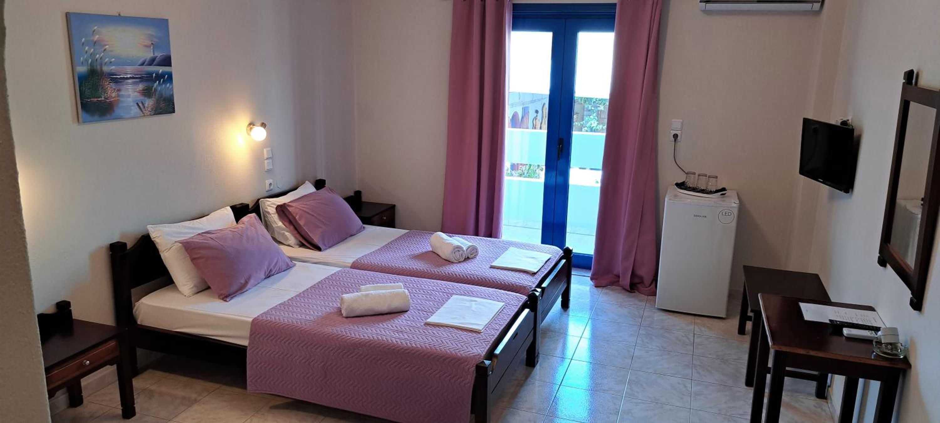 Twin Room - Photo 10