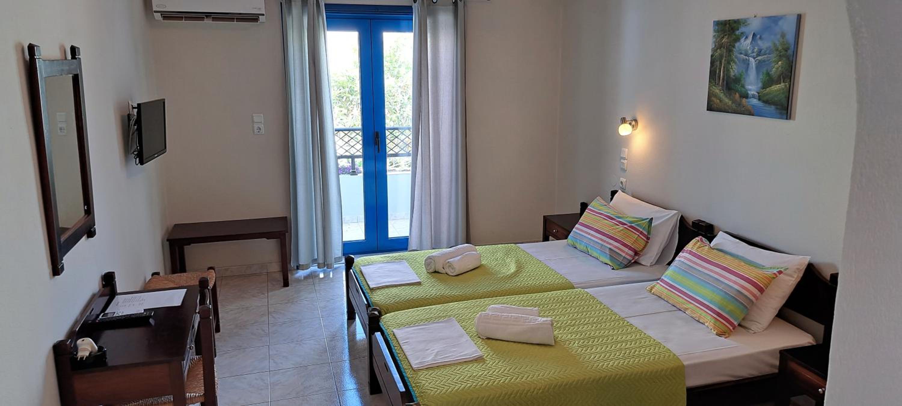 Twin Room - Photo 9