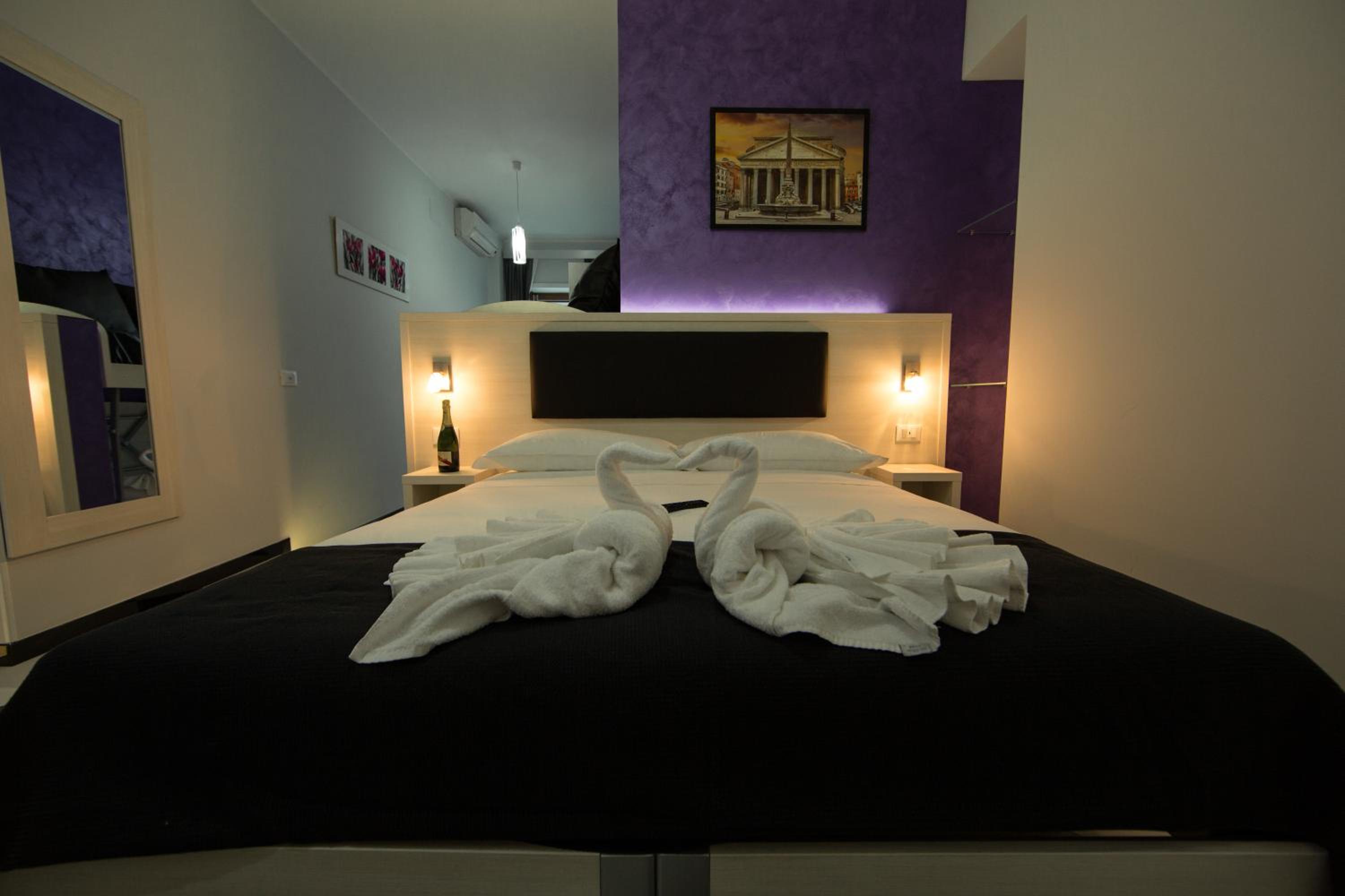 Standard Double or Twin Room photo 3