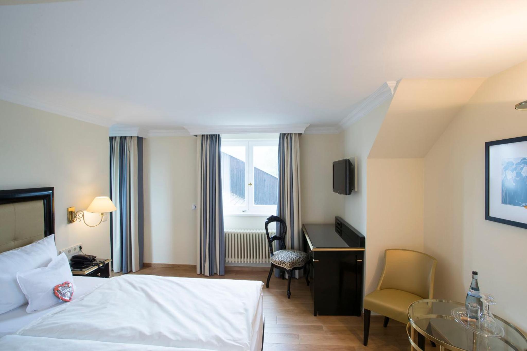 Classic Double Room without Lake View photo 2