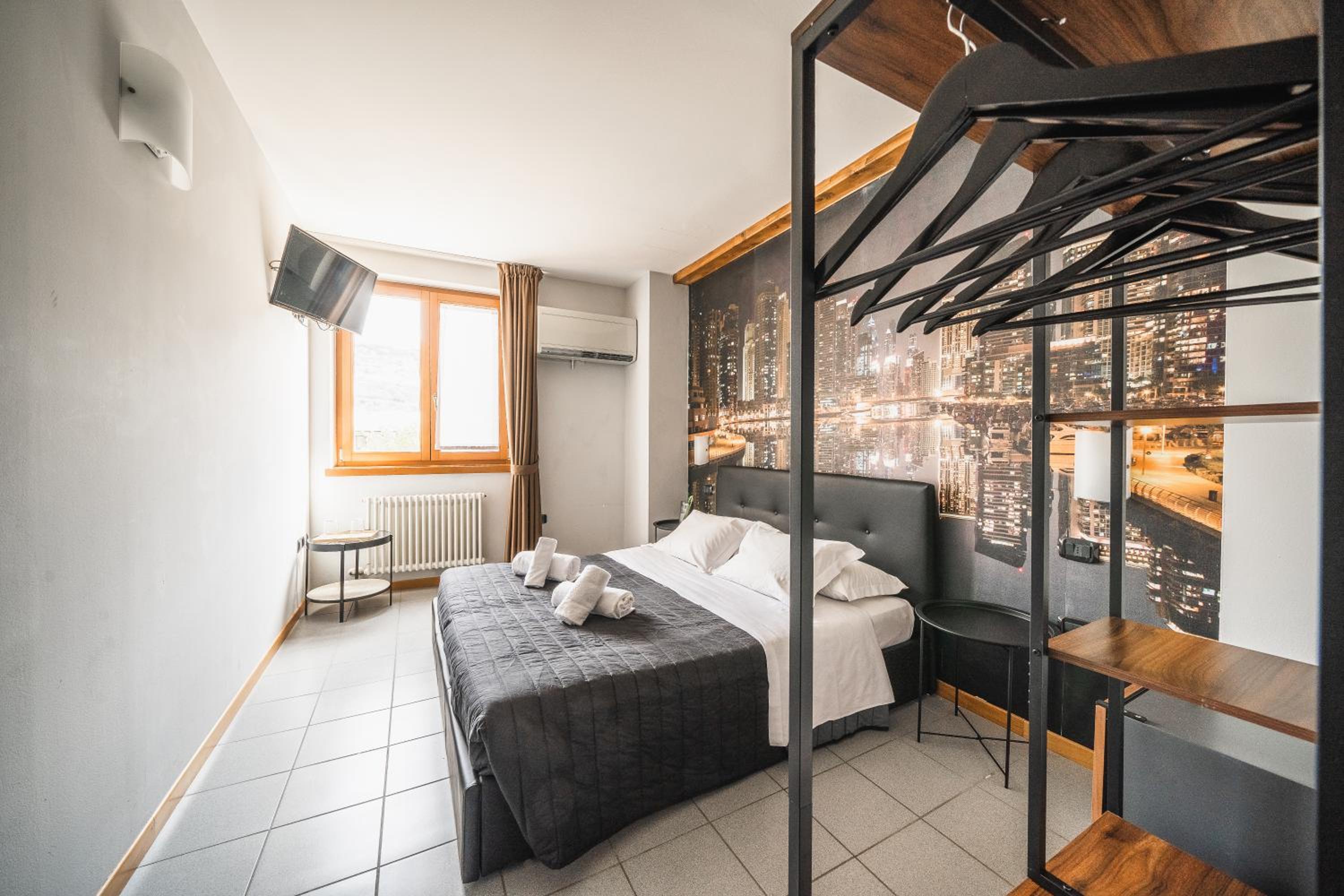 Standard Double Room - Photo 7