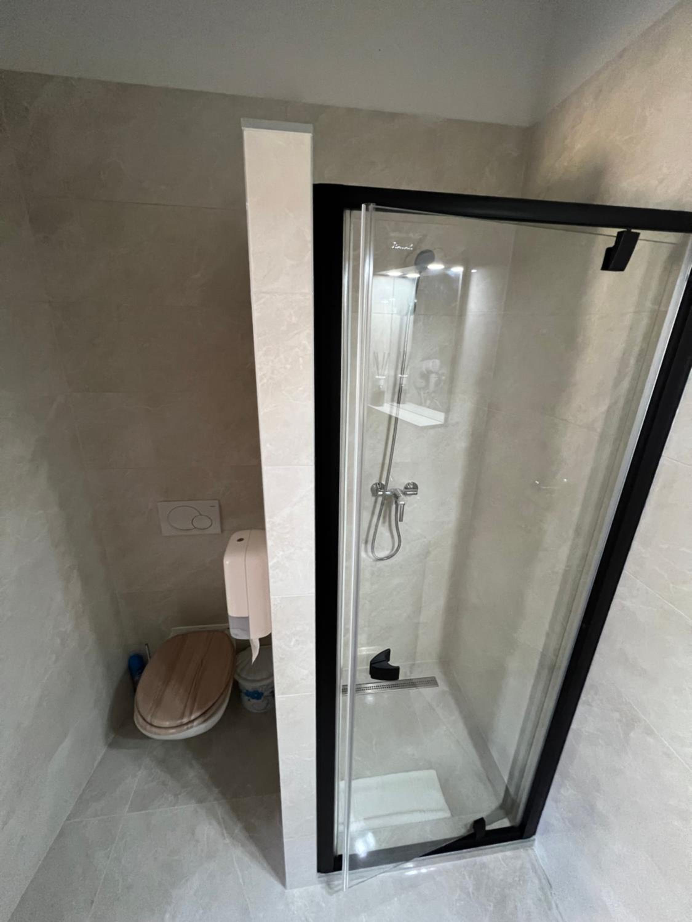 Double Room with Balcony - Photo 11