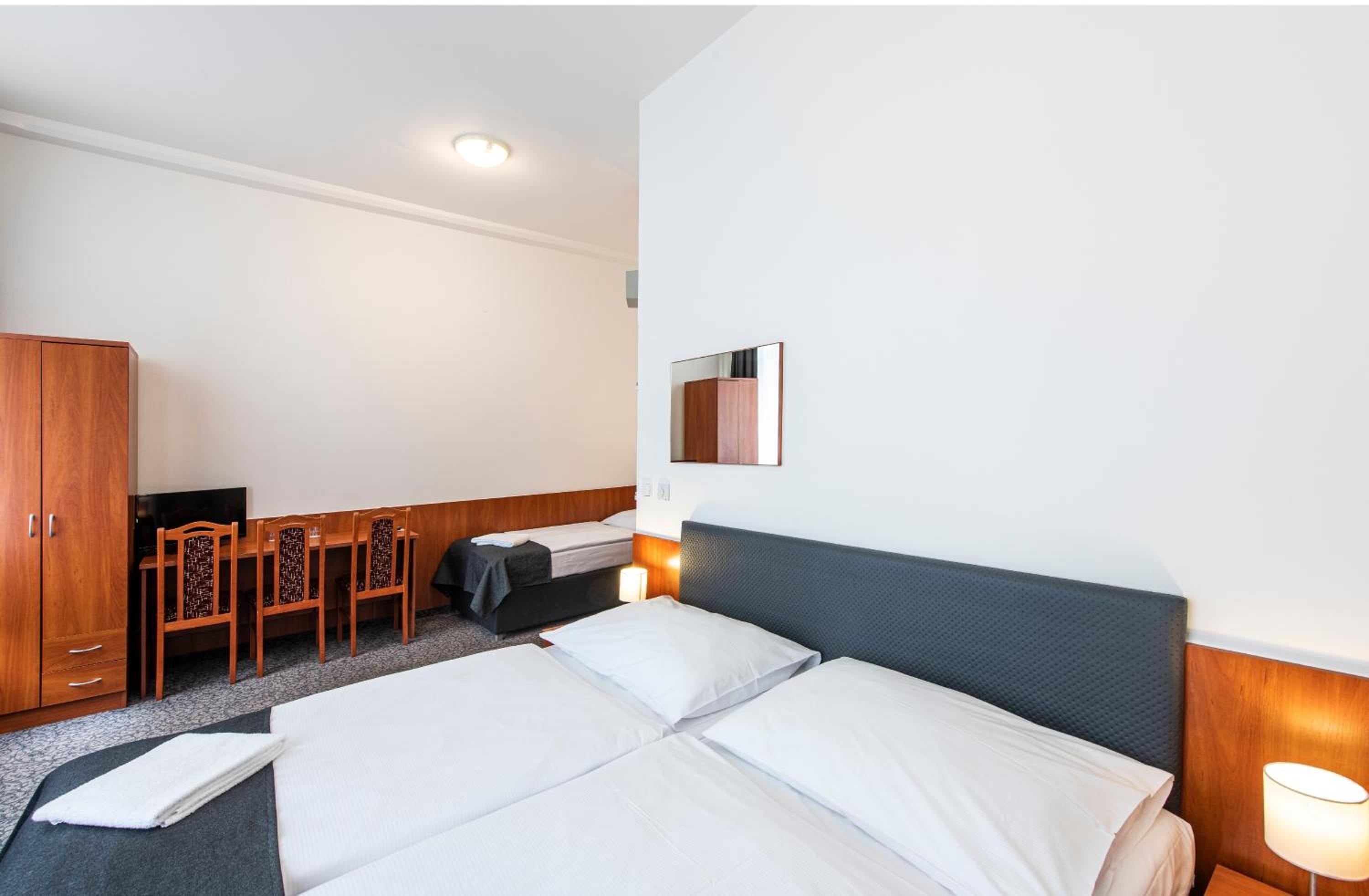 מלון זלאטה ואהה פראג — Classic Triple Room