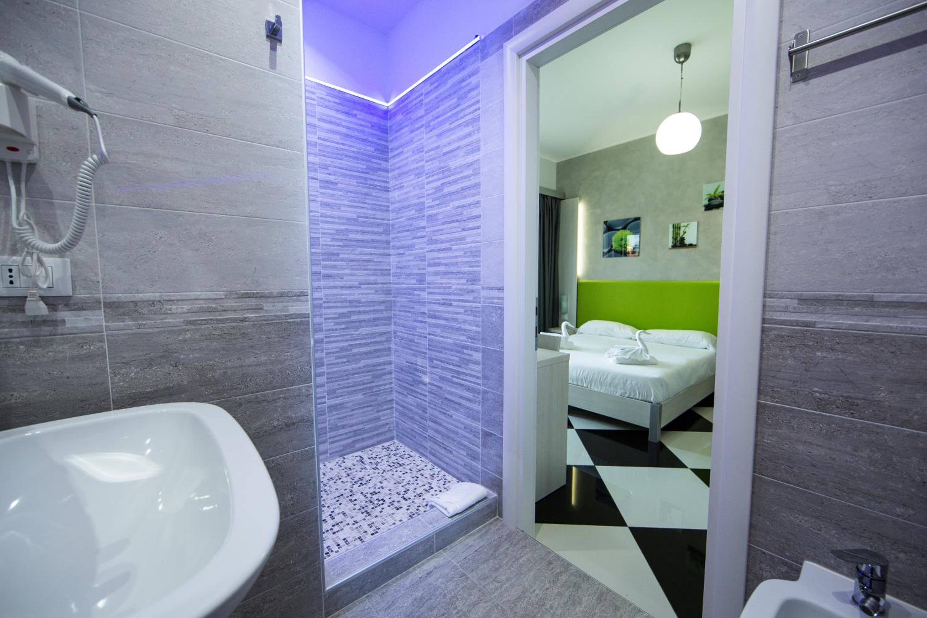 Standard Double or Twin Room photo 2
