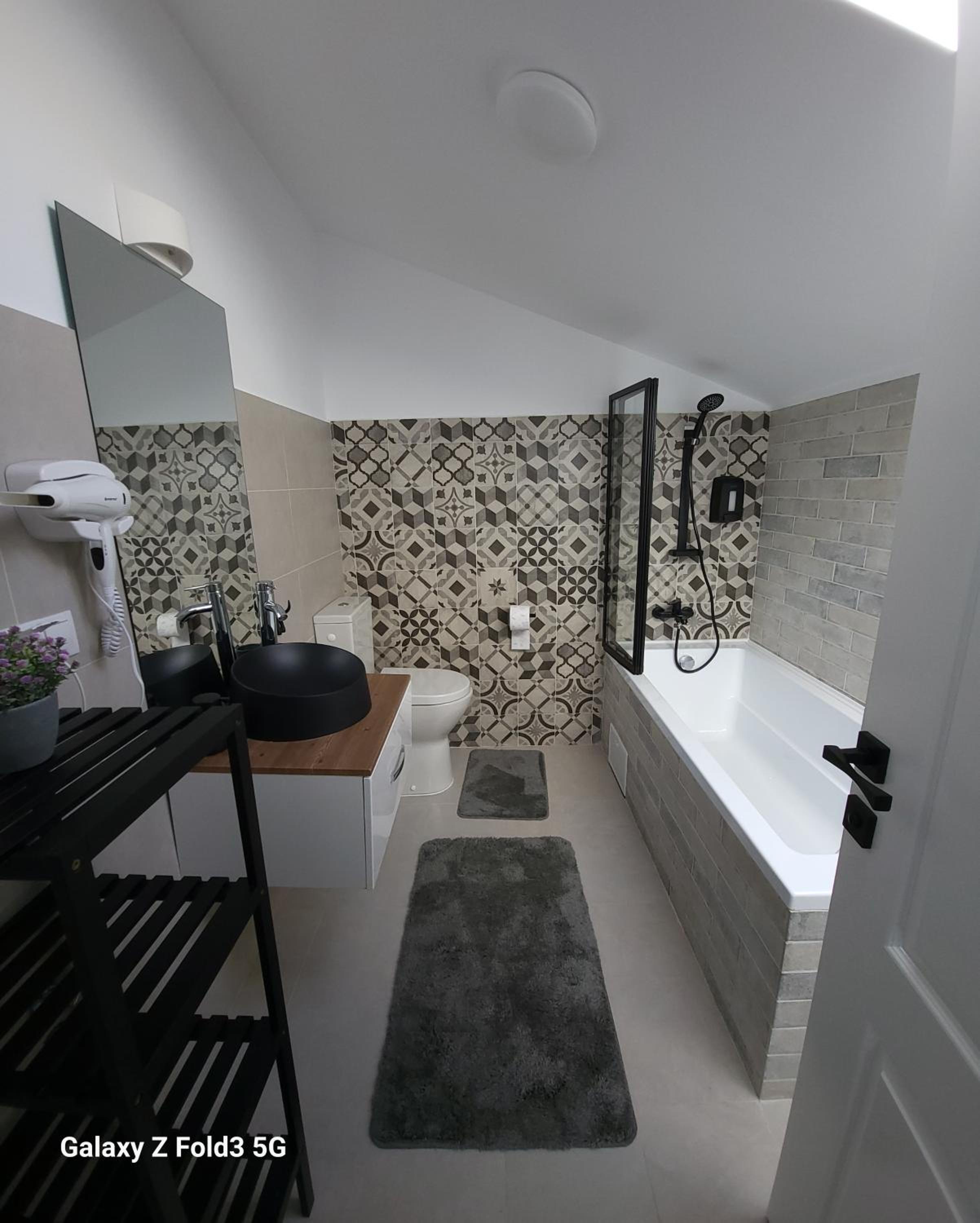 Deluxe Double Room with Balcony photo 3