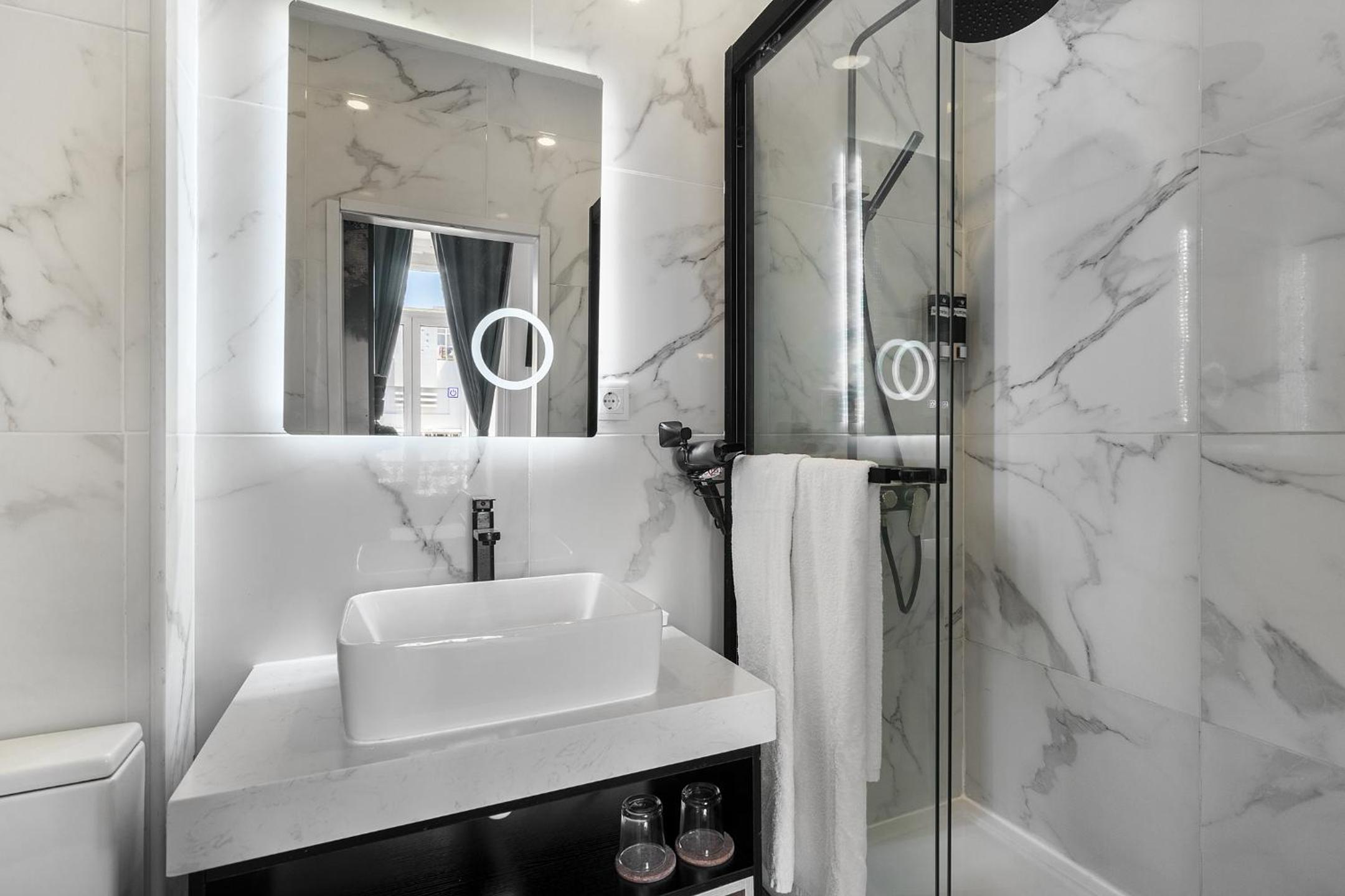 Superior Double or Twin Room with City View photo 3